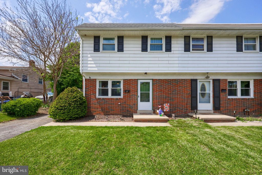 Photo of 508 W Marion Street, LITITZ, PA 17543 (MLS # PALA2086156)