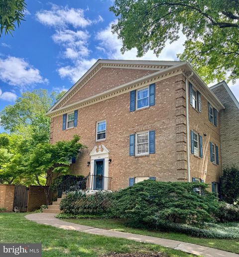 Photo of 2311 N Glebe Road, ARLINGTON, VA 22207 (MLS # VAAR2072892)