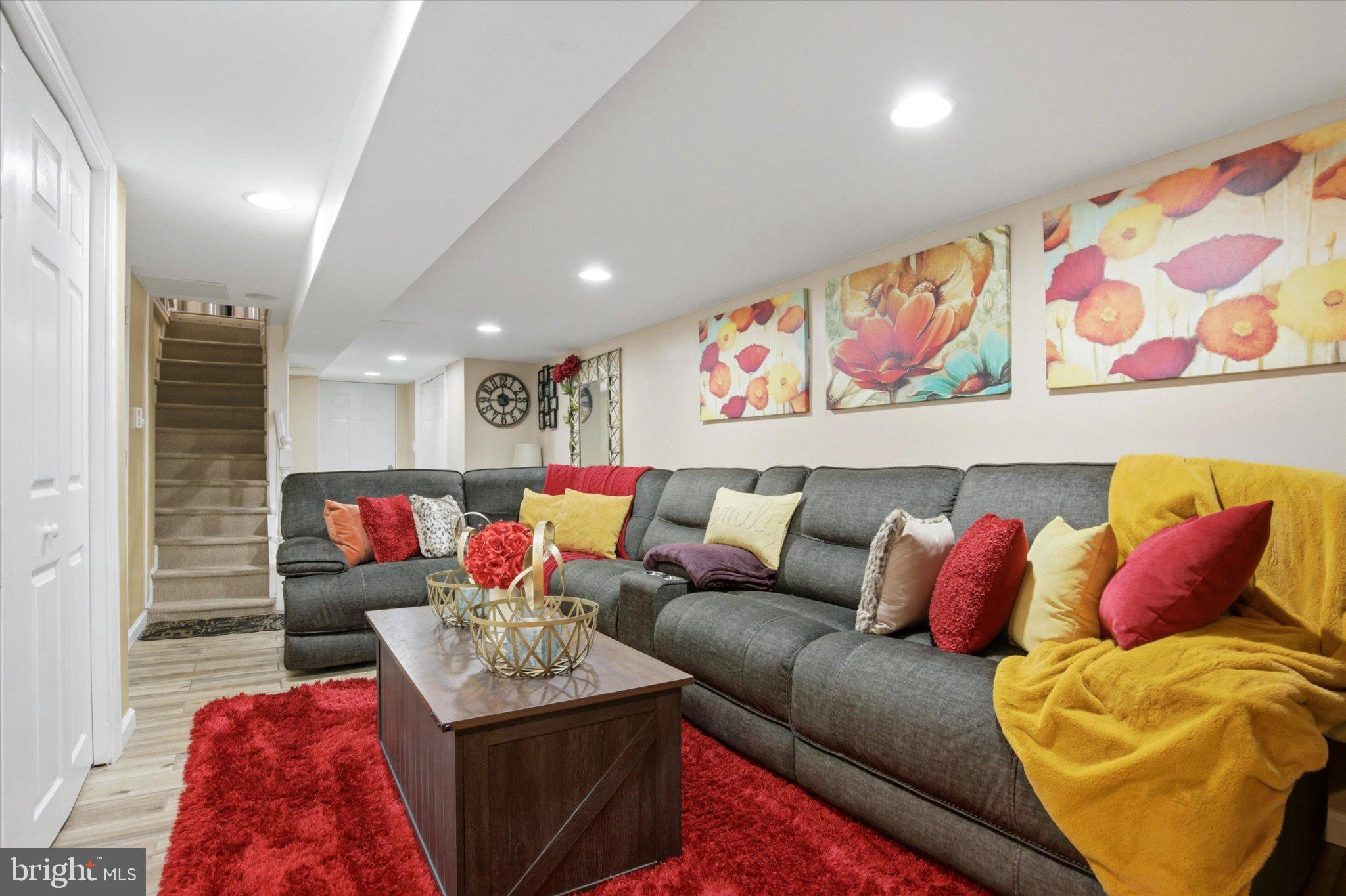 WEST OAK LANE - Residential