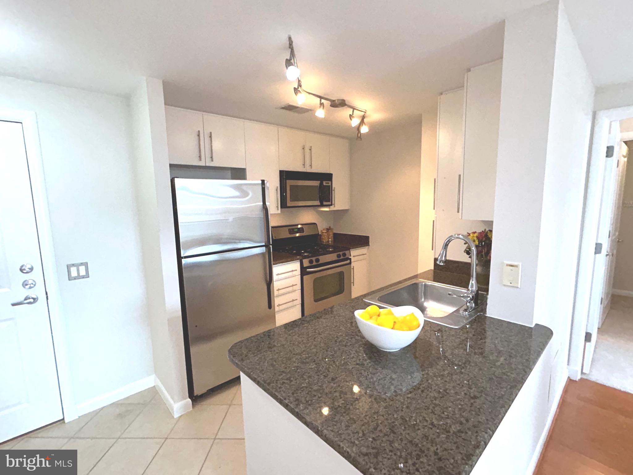 1021 N GARFIELD STREET 812