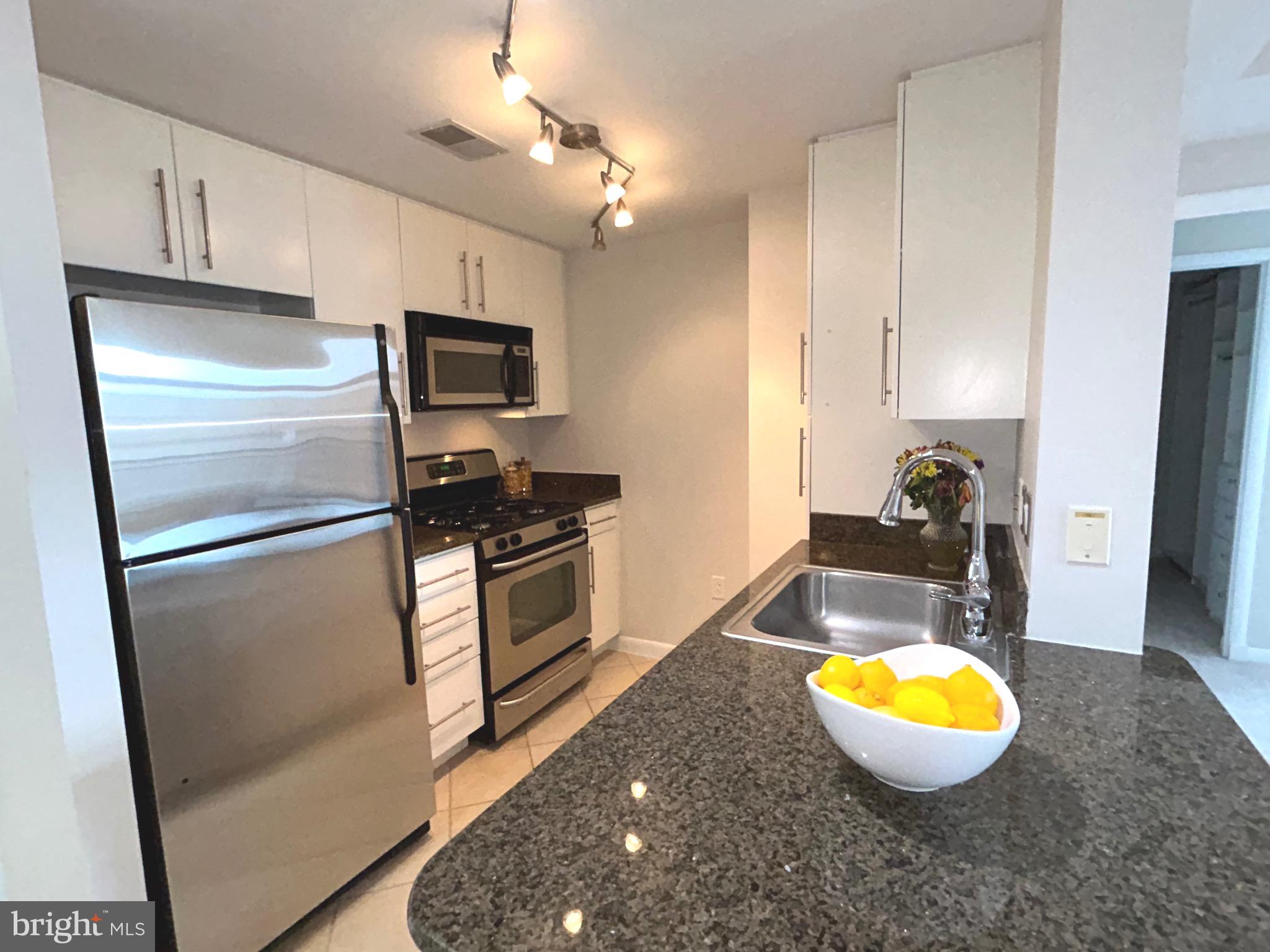 1021 N GARFIELD STREET 812