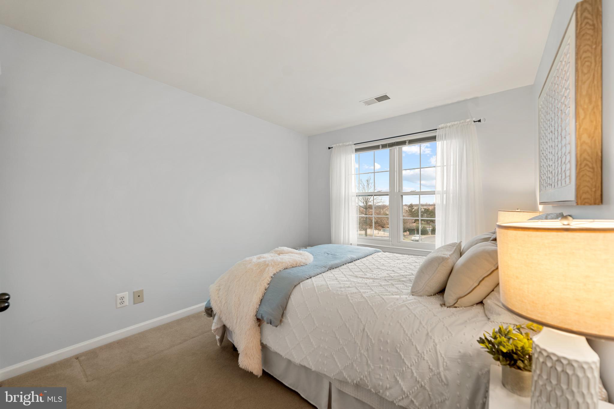 BELMONT CENTER - Residential