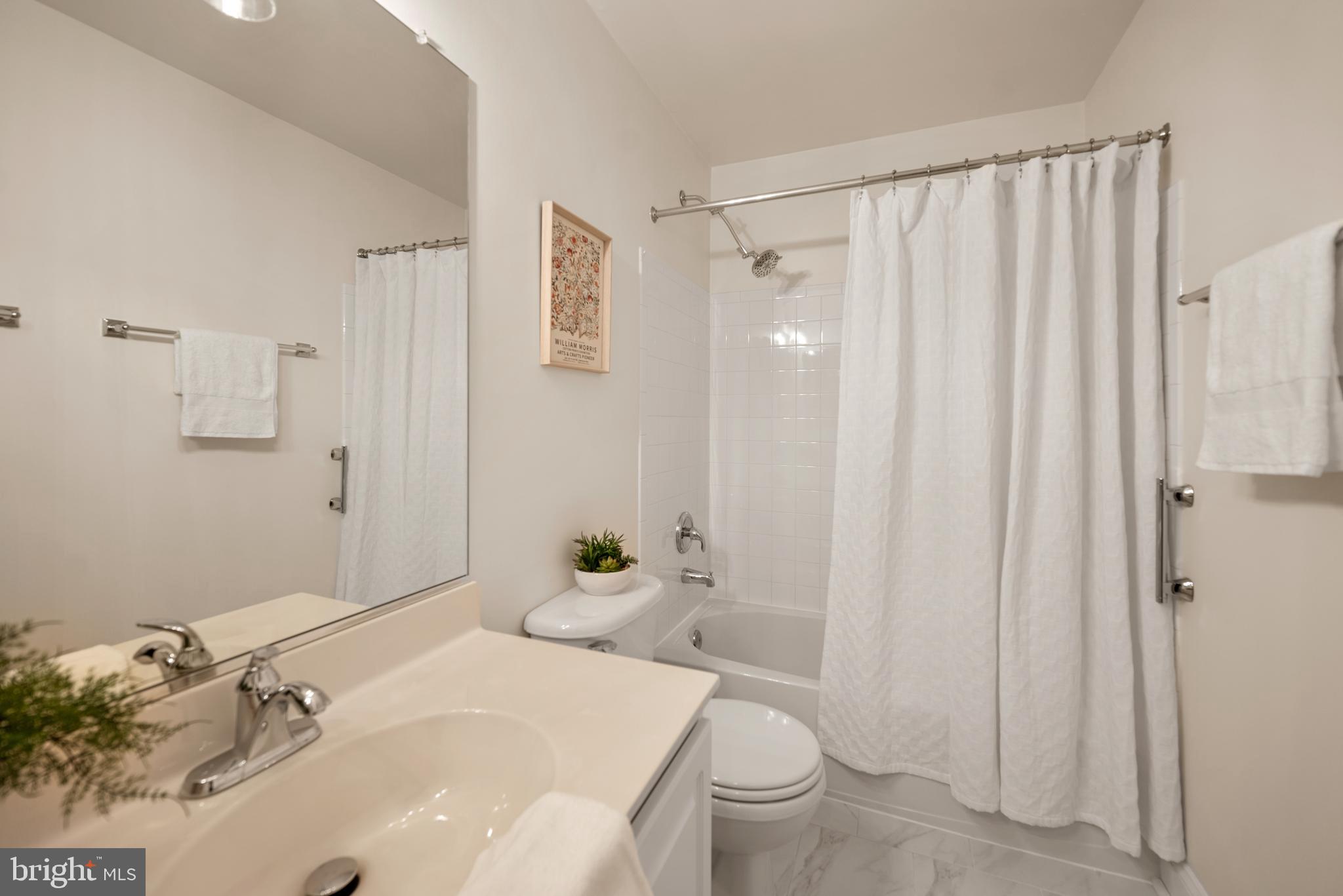 BELMONT CENTER - Residential