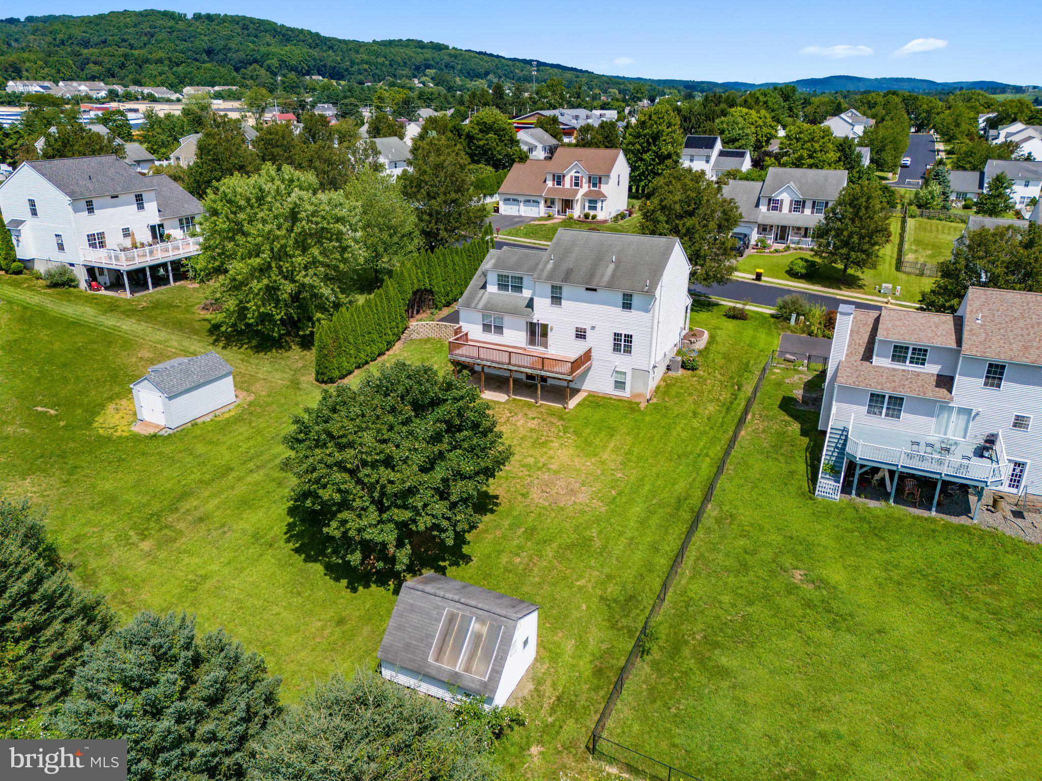 VICTORIA VILLAGE - Residential