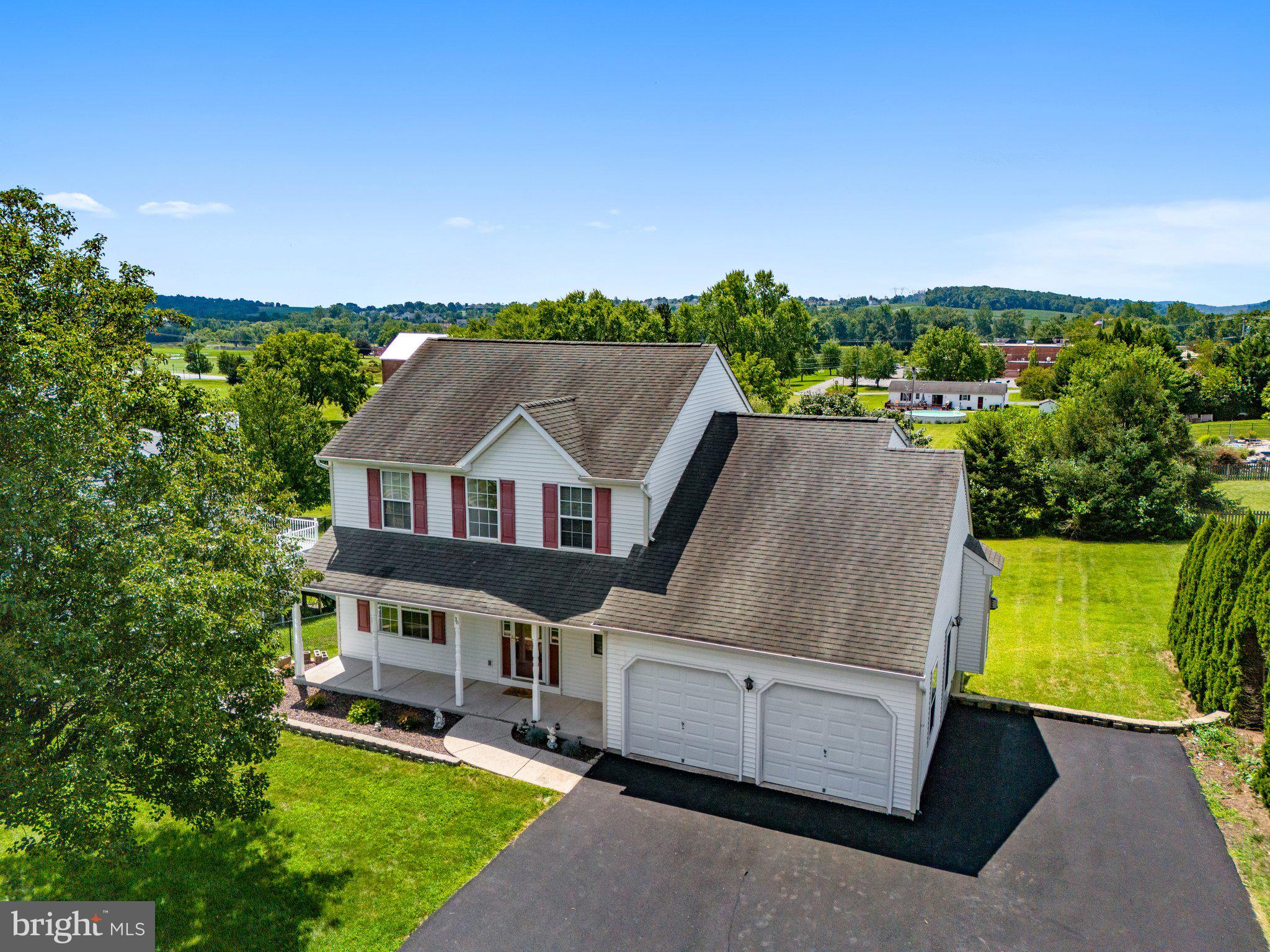 VICTORIA VILLAGE - Residential