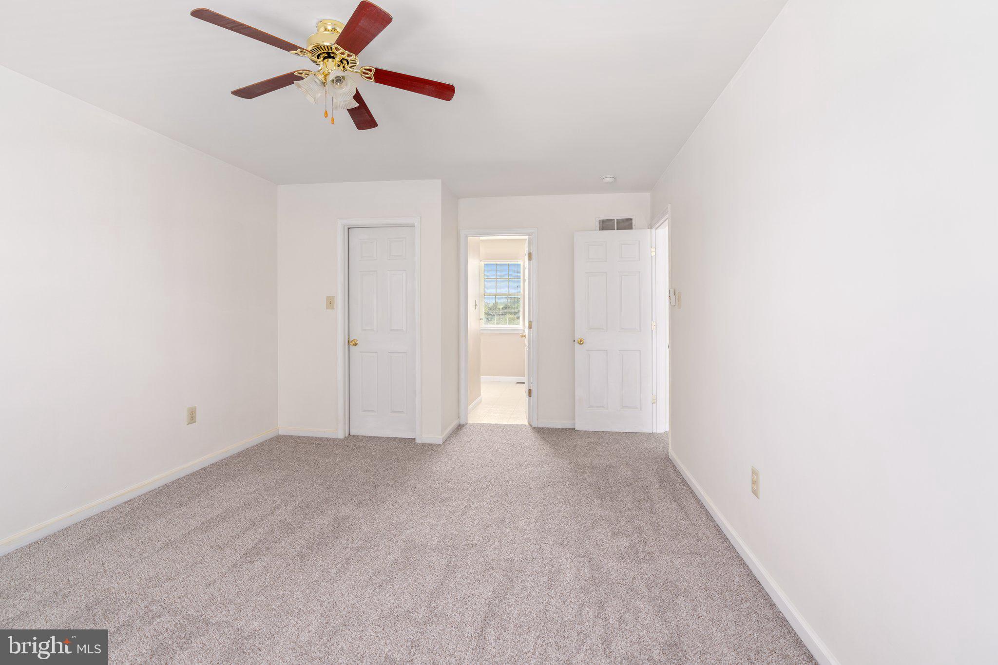 VICTORIA VILLAGE - Residential