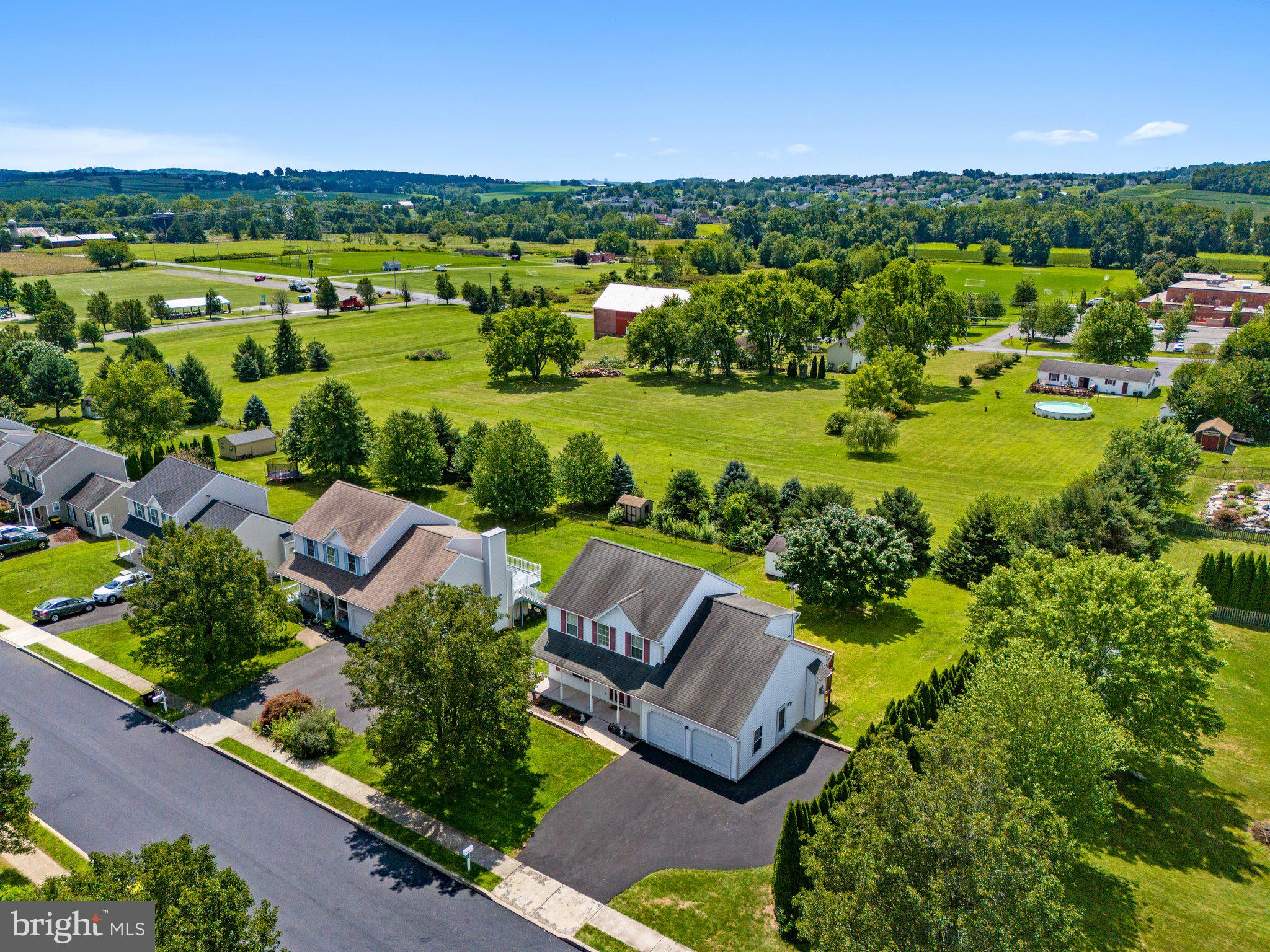 VICTORIA VILLAGE - Residential