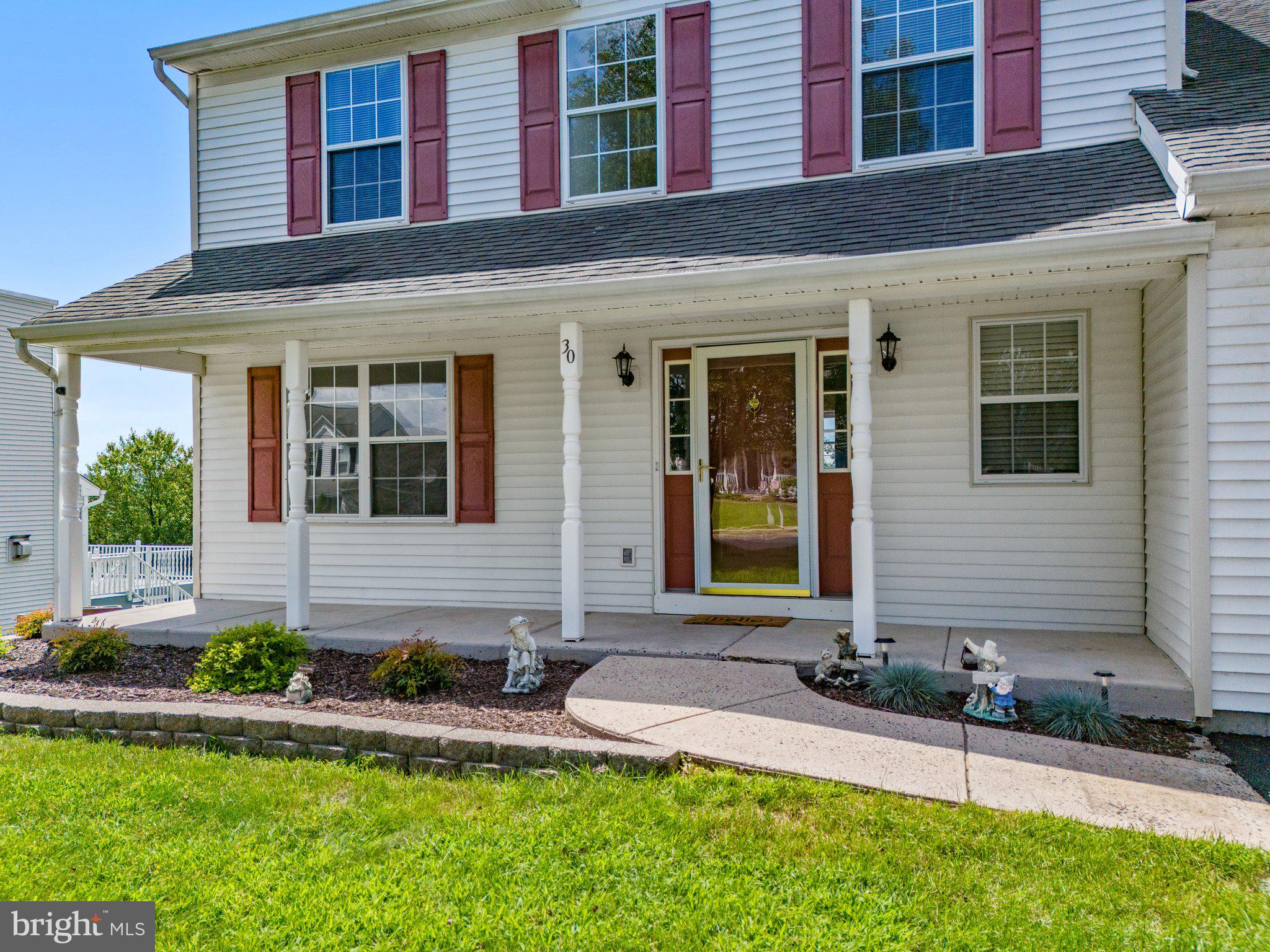 VICTORIA VILLAGE - Residential