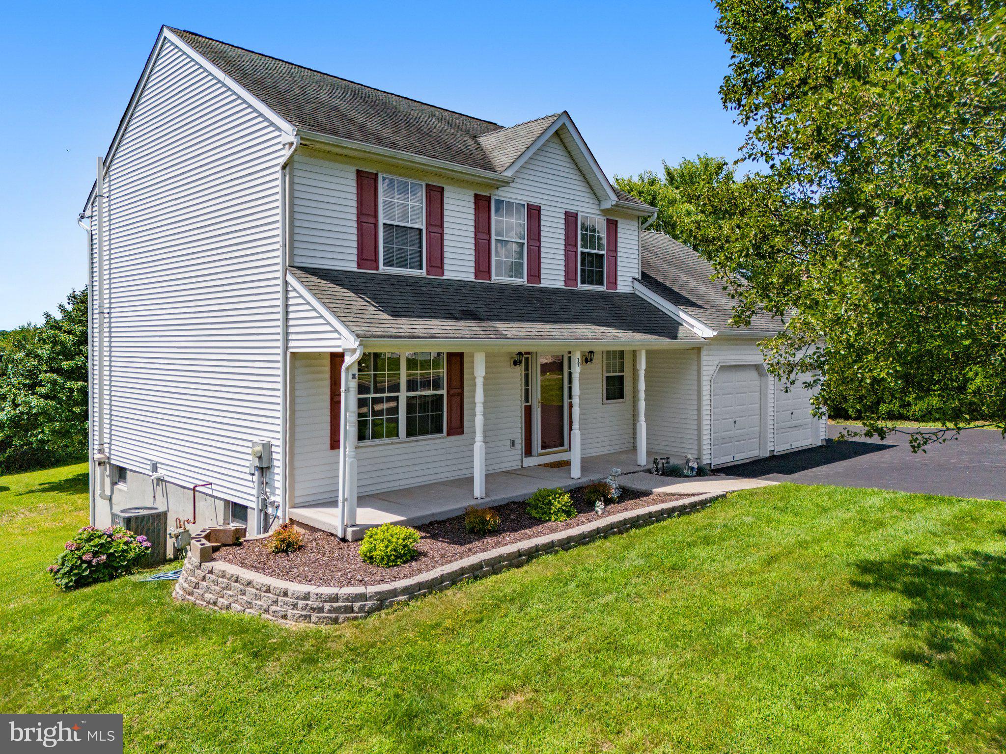 VICTORIA VILLAGE - Residential