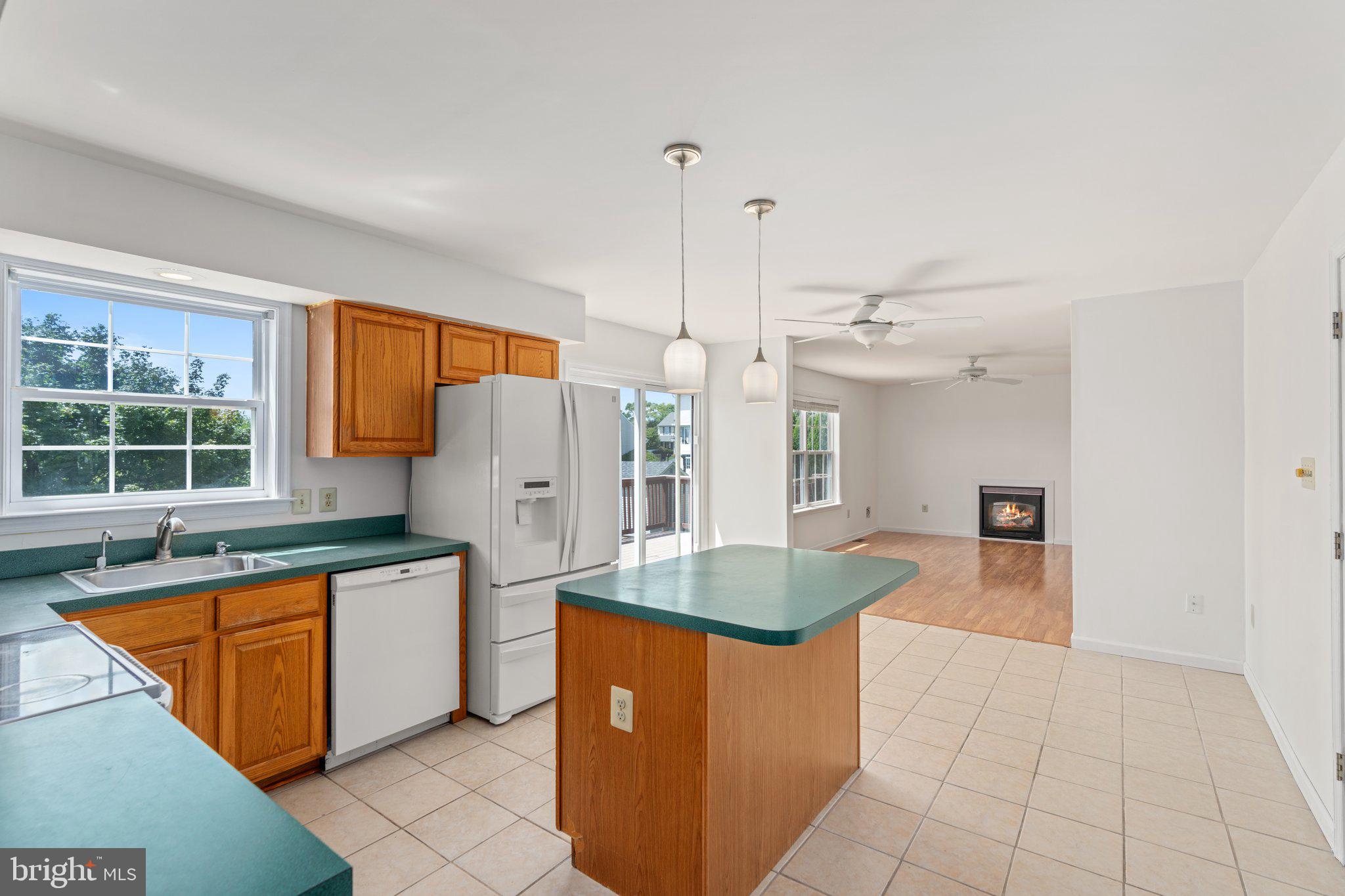 VICTORIA VILLAGE - Residential