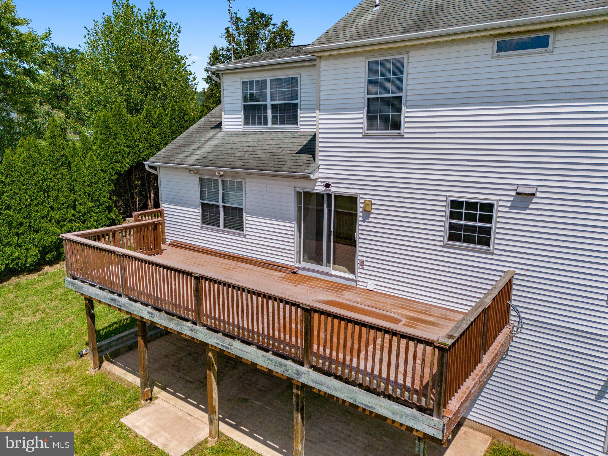 VICTORIA VILLAGE - Residential