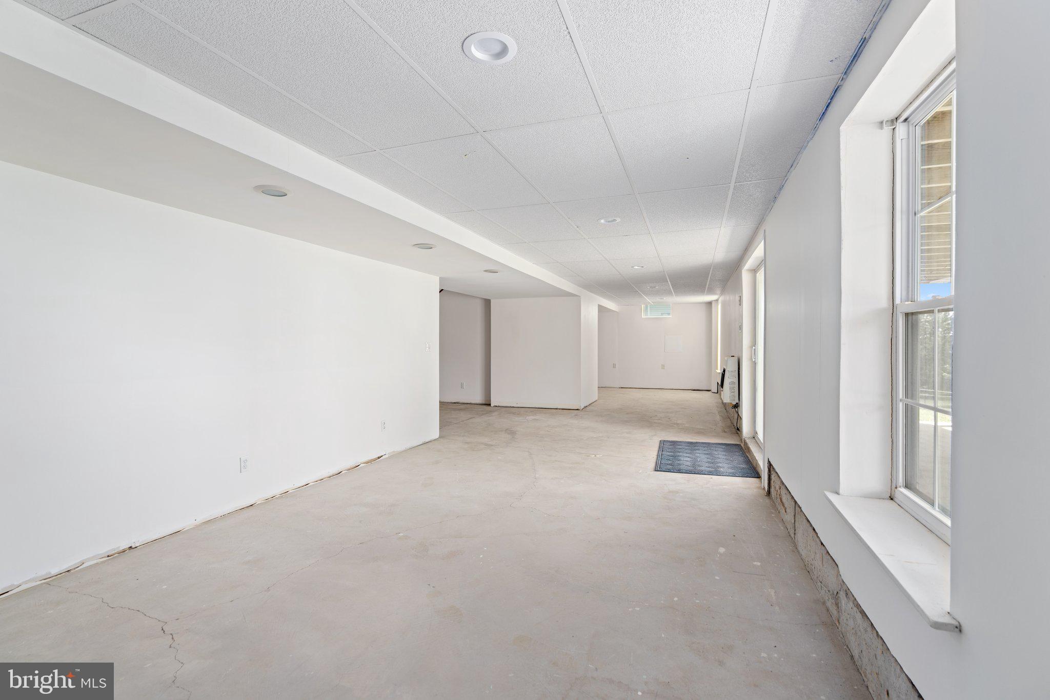 VICTORIA VILLAGE - Residential