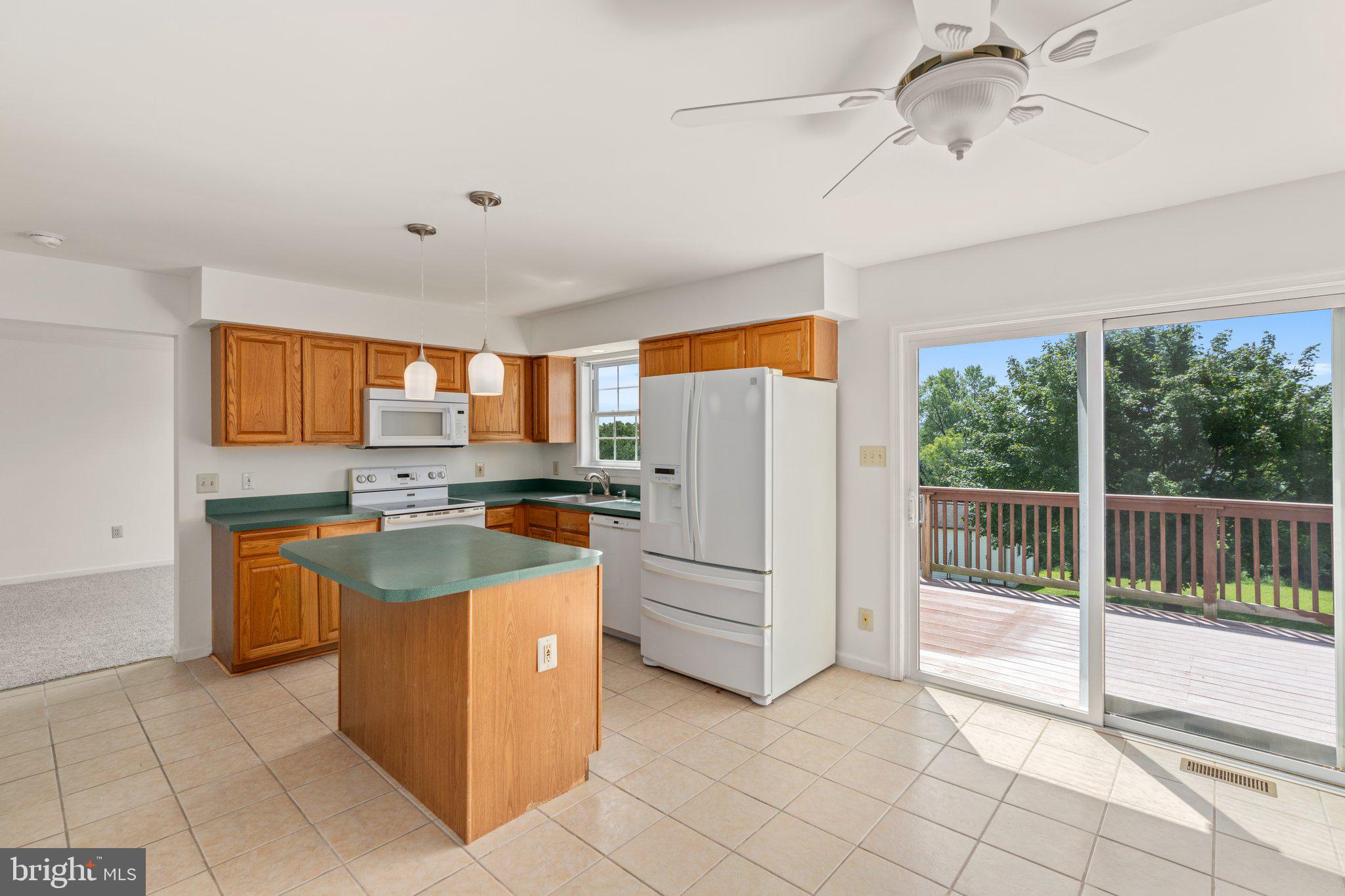 VICTORIA VILLAGE - Residential