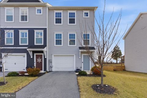 Townhouse For Sale - 34 Furlong Way<br/> Berkeley County, MARTINSBURG, WV 25404