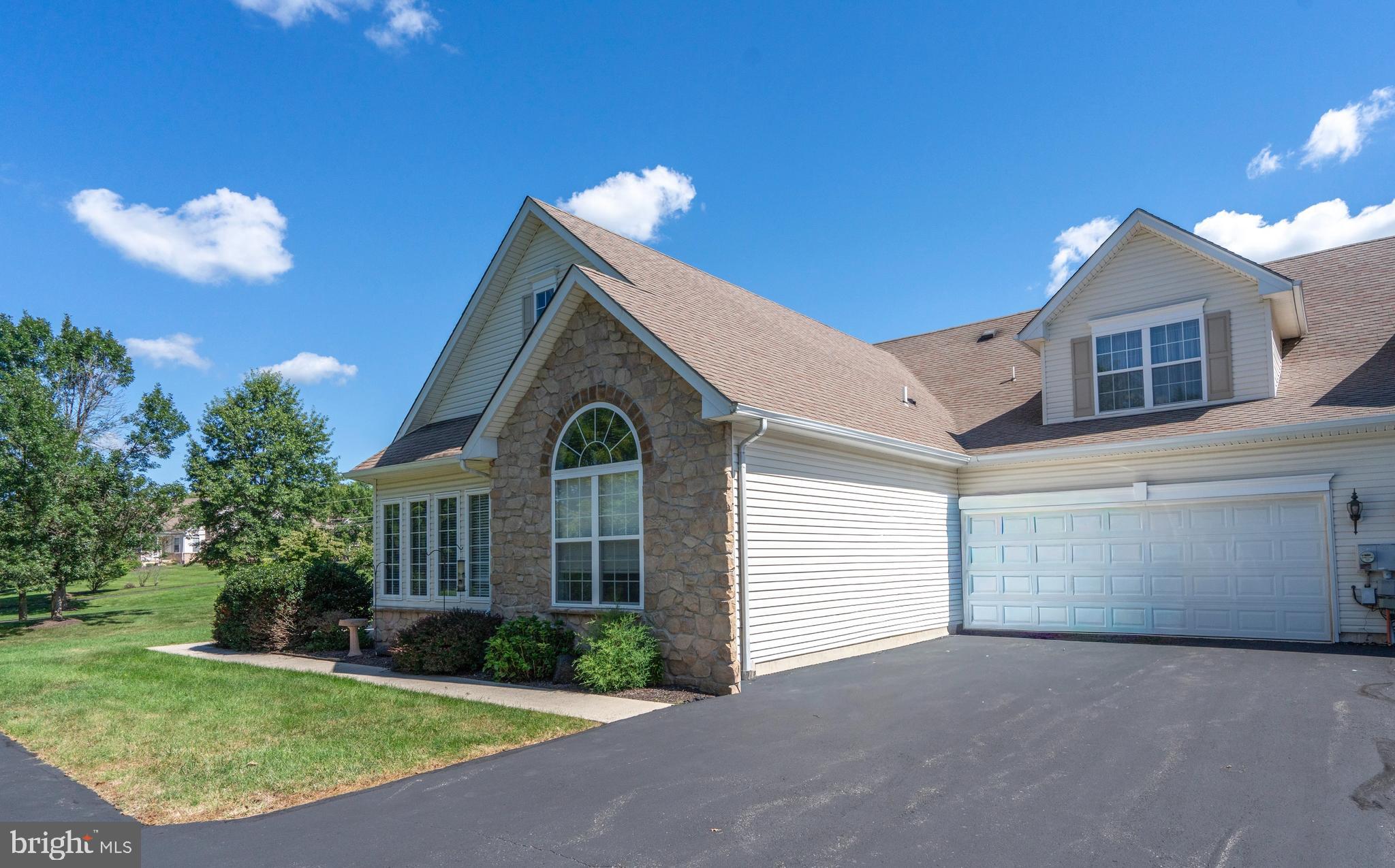 1127 BURGUNDY CIRCLE