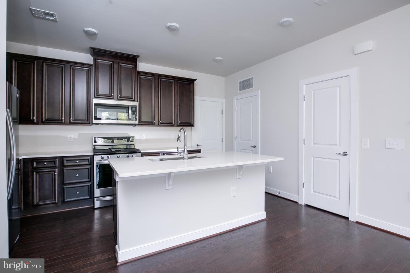 METROPARK AT ARROWBROOK - Residential Lease