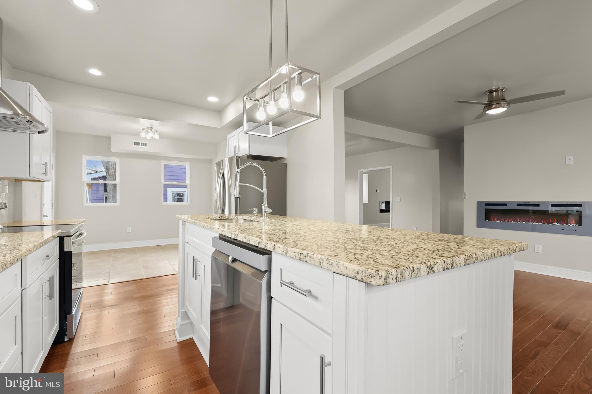 HAMILTON HILLS - Residential