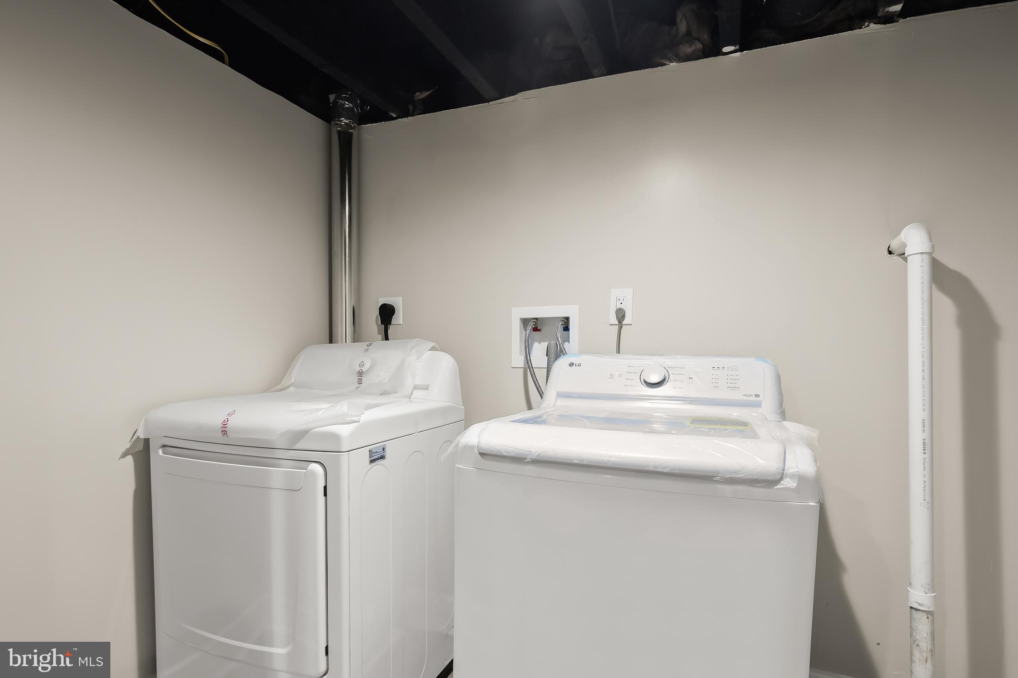 HAMILTON HILLS - Residential