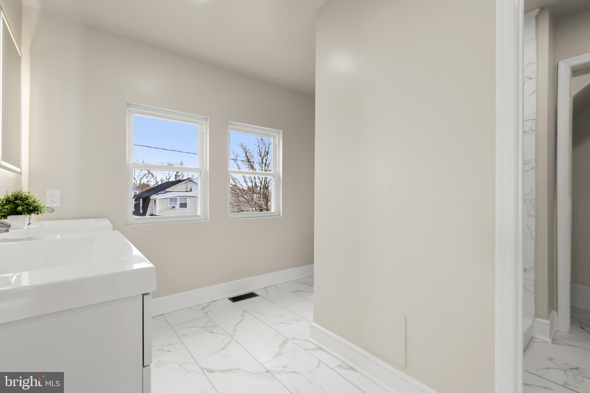 HAMILTON HILLS - Residential