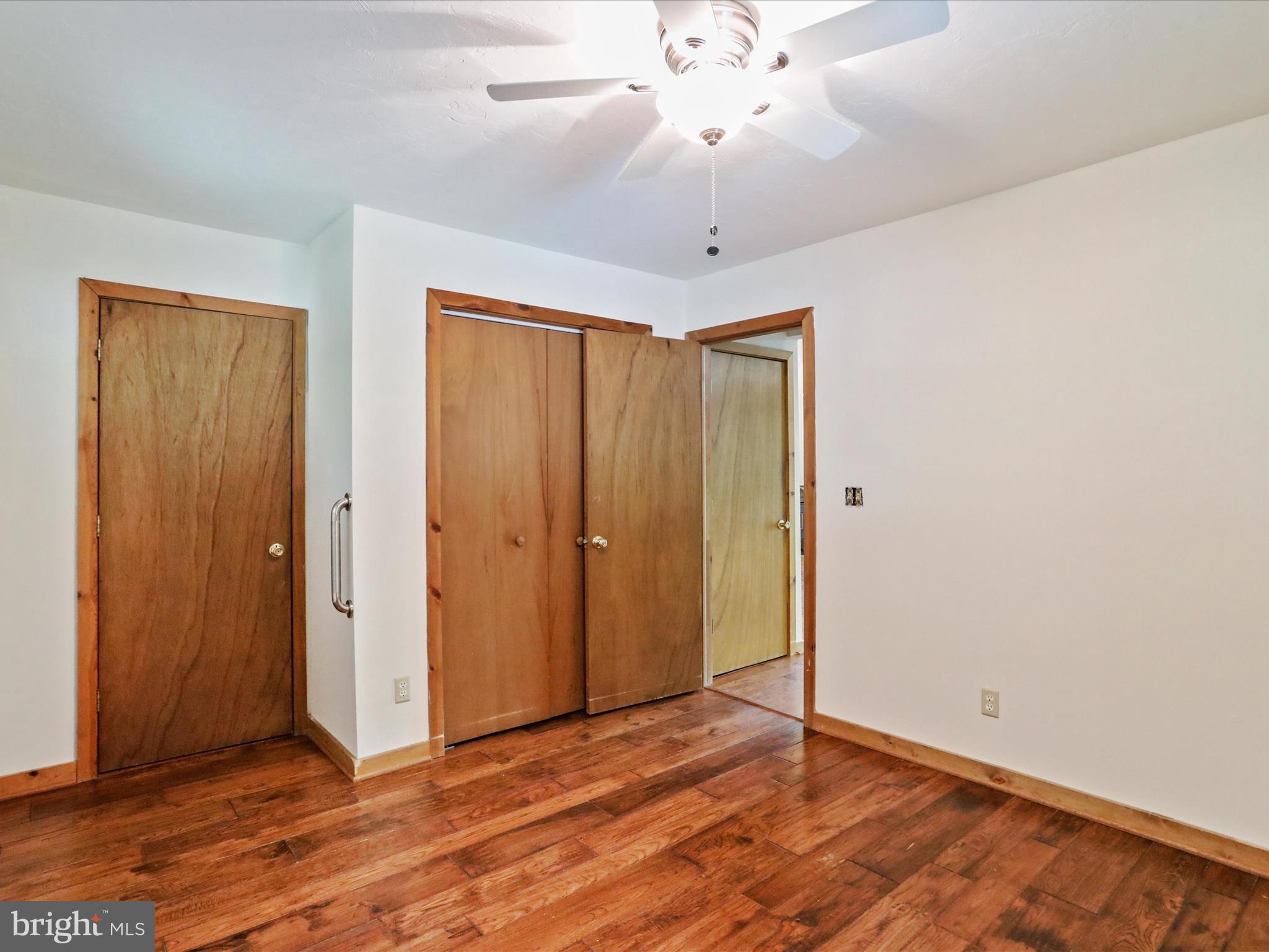 COLONIAL VILLAGE - Residential