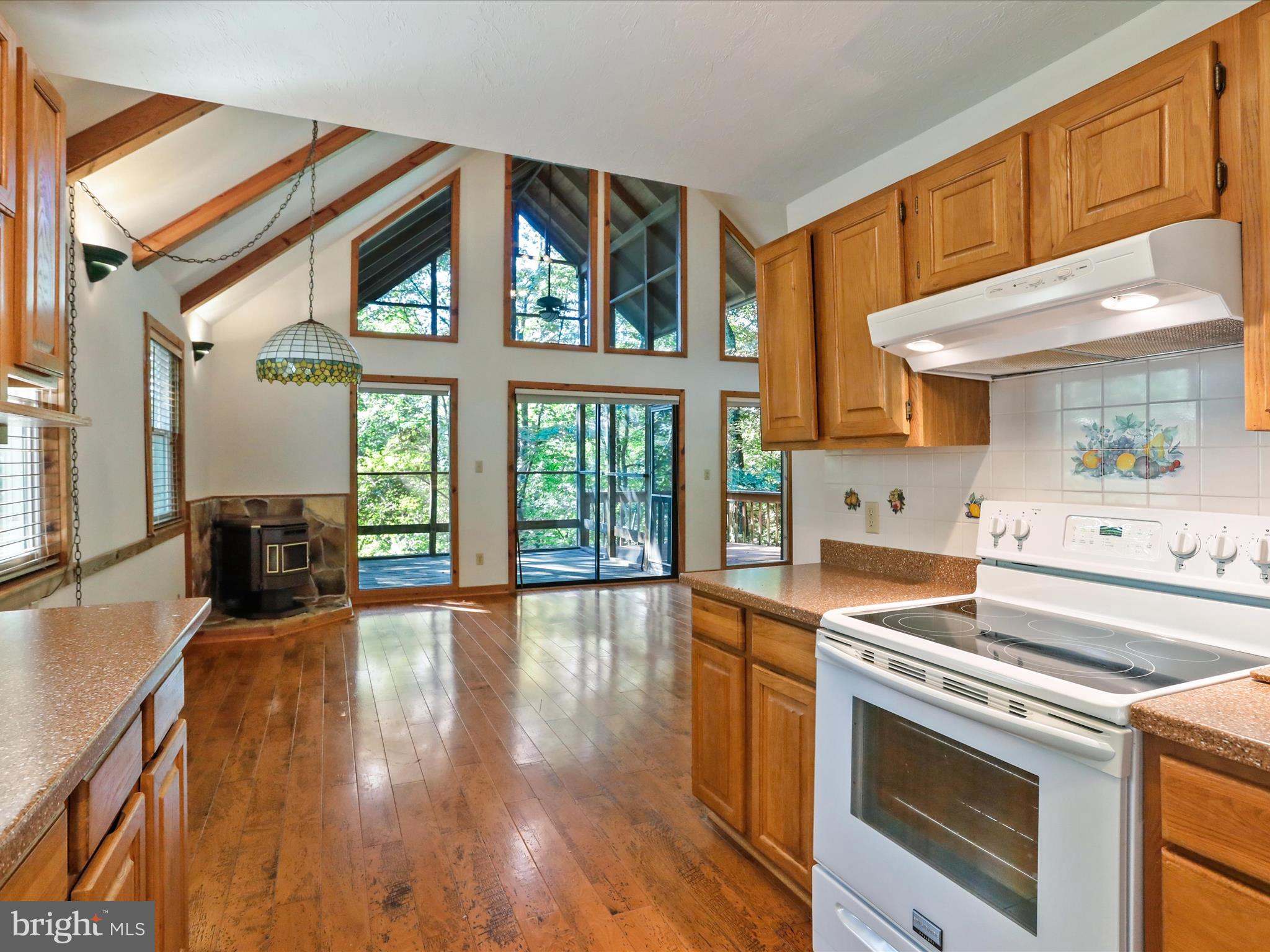 COLONIAL VILLAGE - Residential