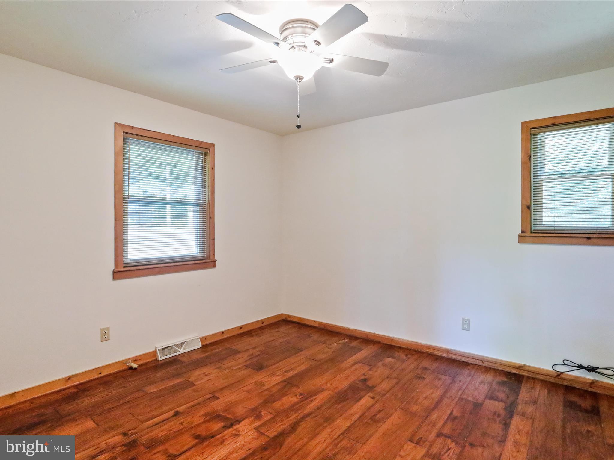 COLONIAL VILLAGE - Residential