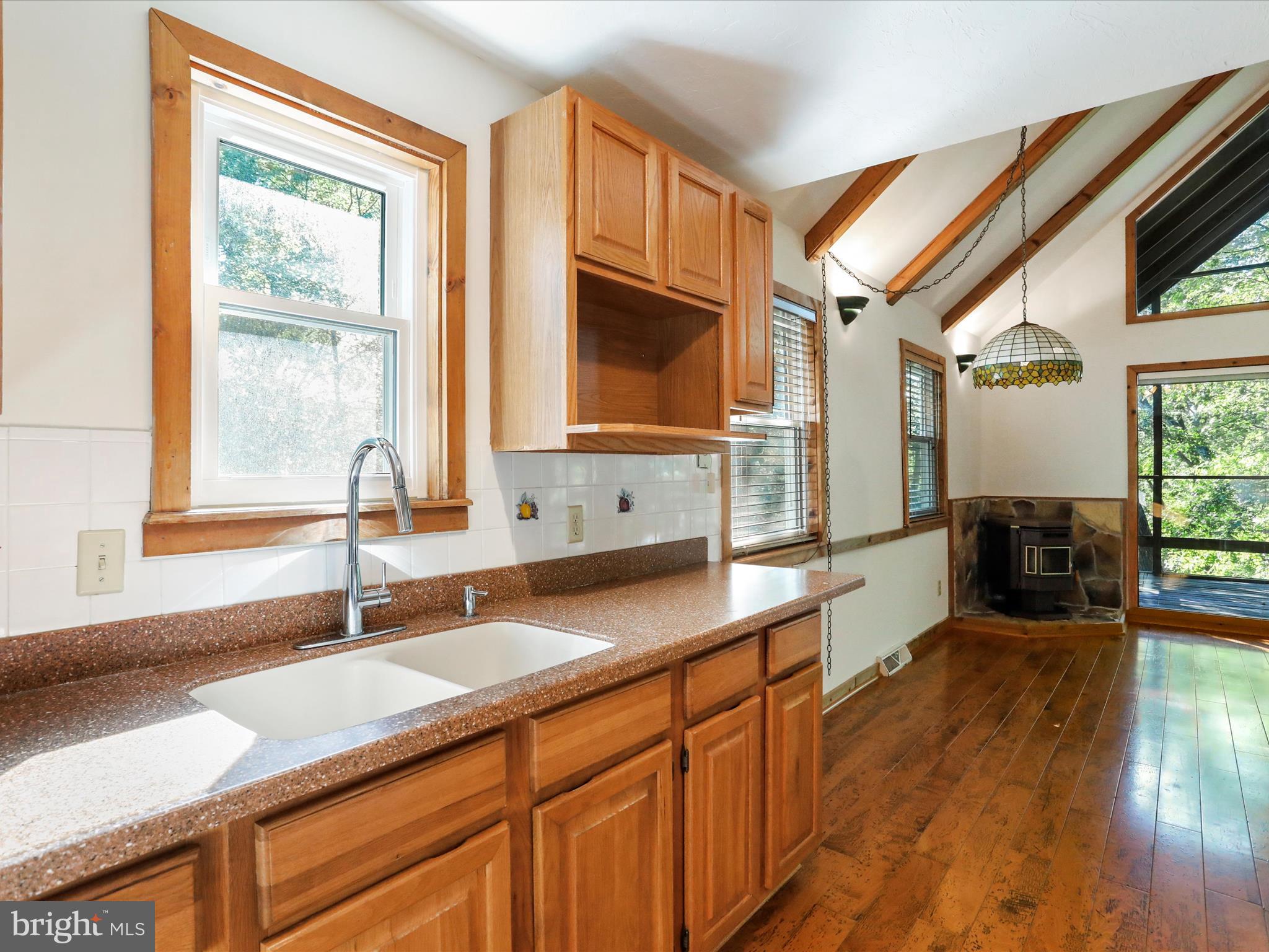 COLONIAL VILLAGE - Residential