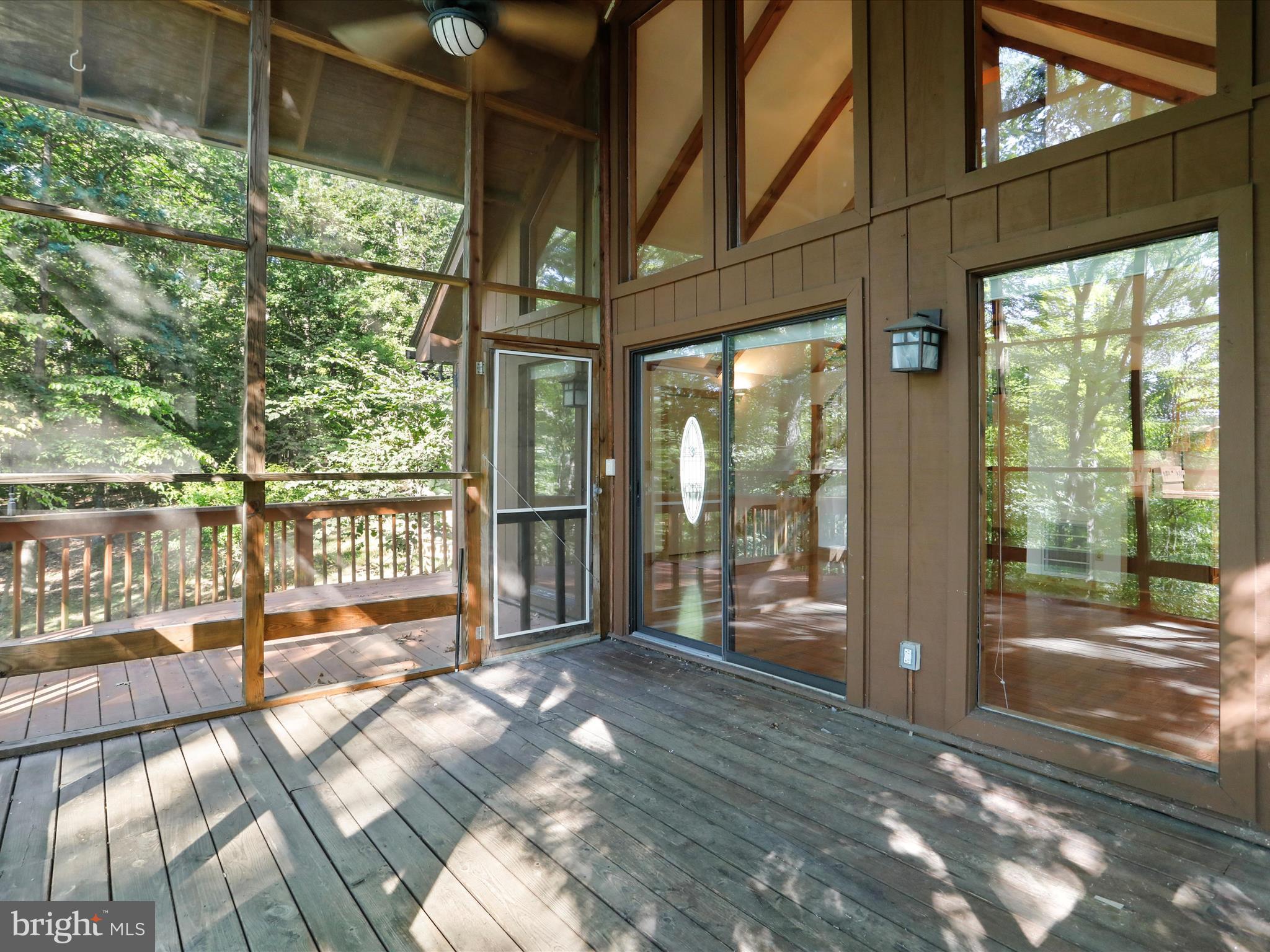 COLONIAL VILLAGE - Residential