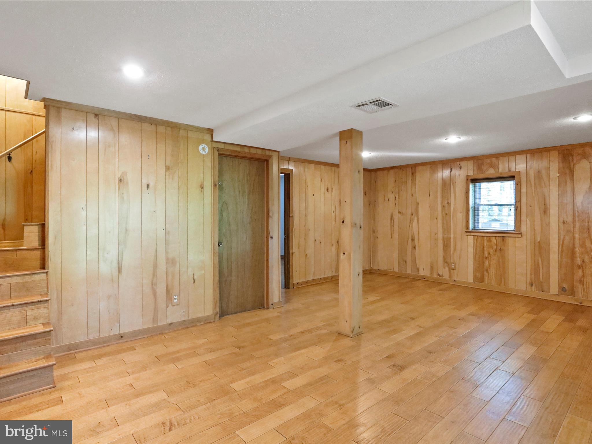 COLONIAL VILLAGE - Residential