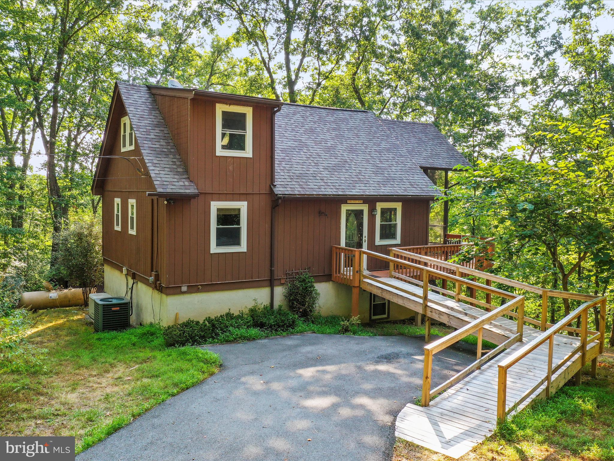 COLONIAL VILLAGE - Residential