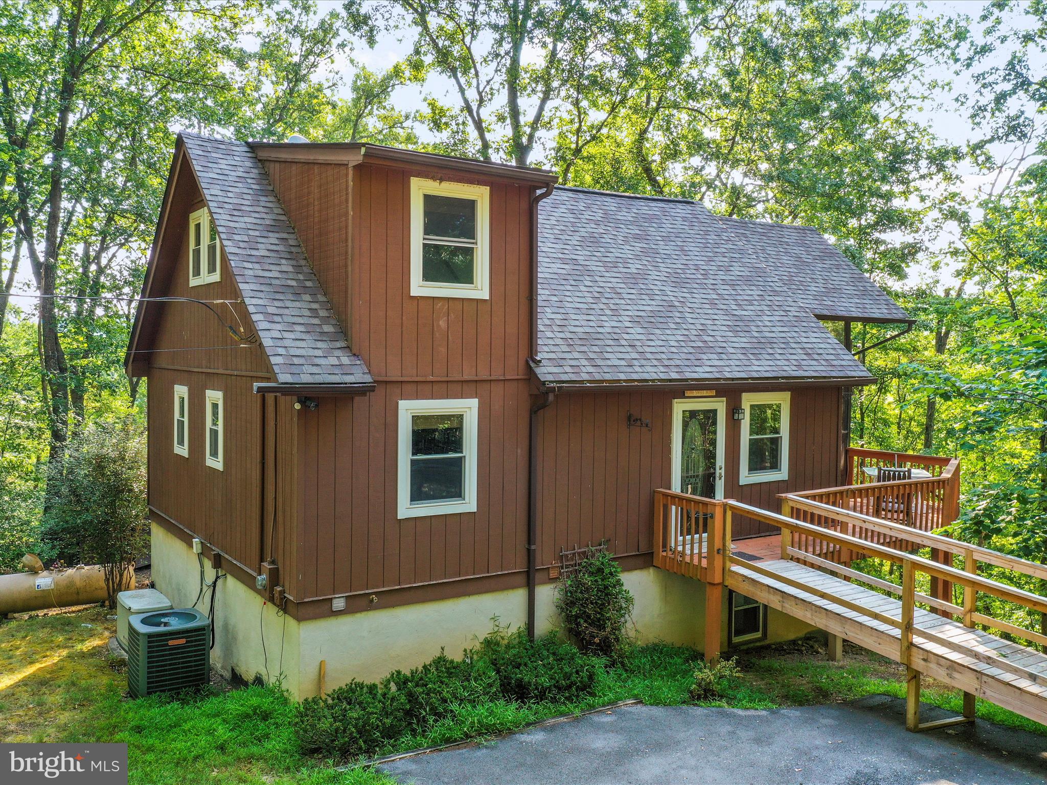 COLONIAL VILLAGE - Residential