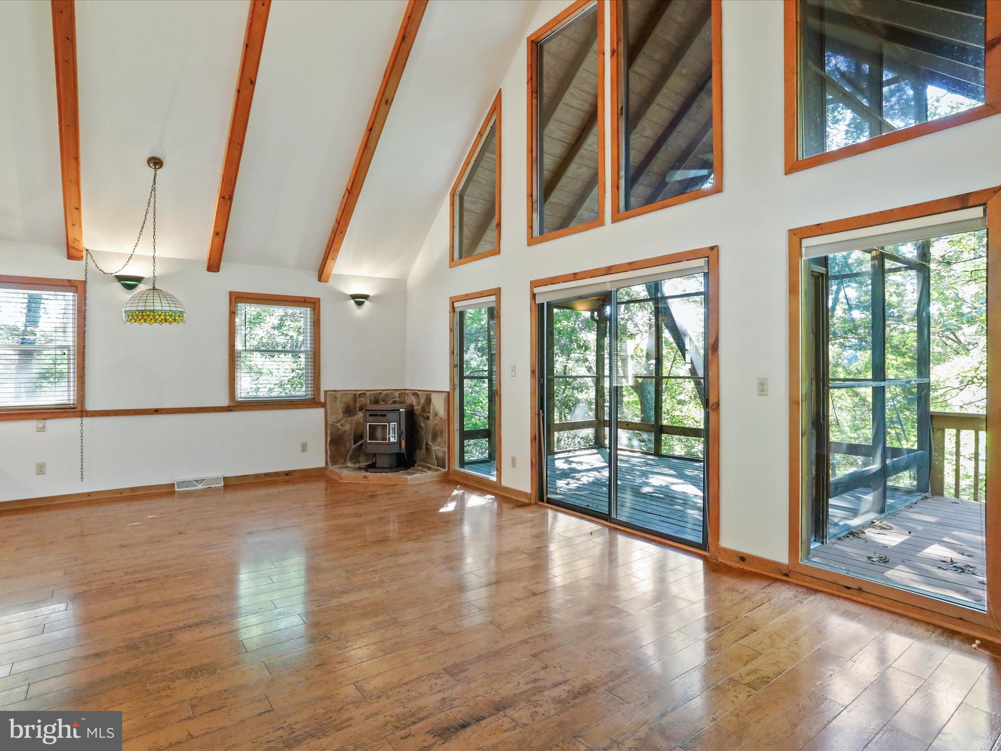 COLONIAL VILLAGE - Residential