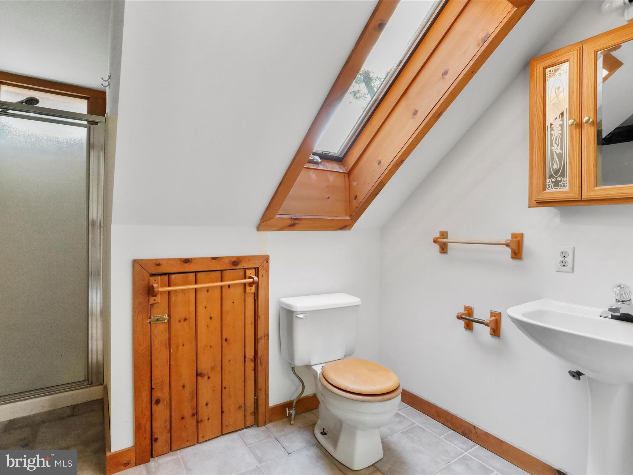 COLONIAL VILLAGE - Residential