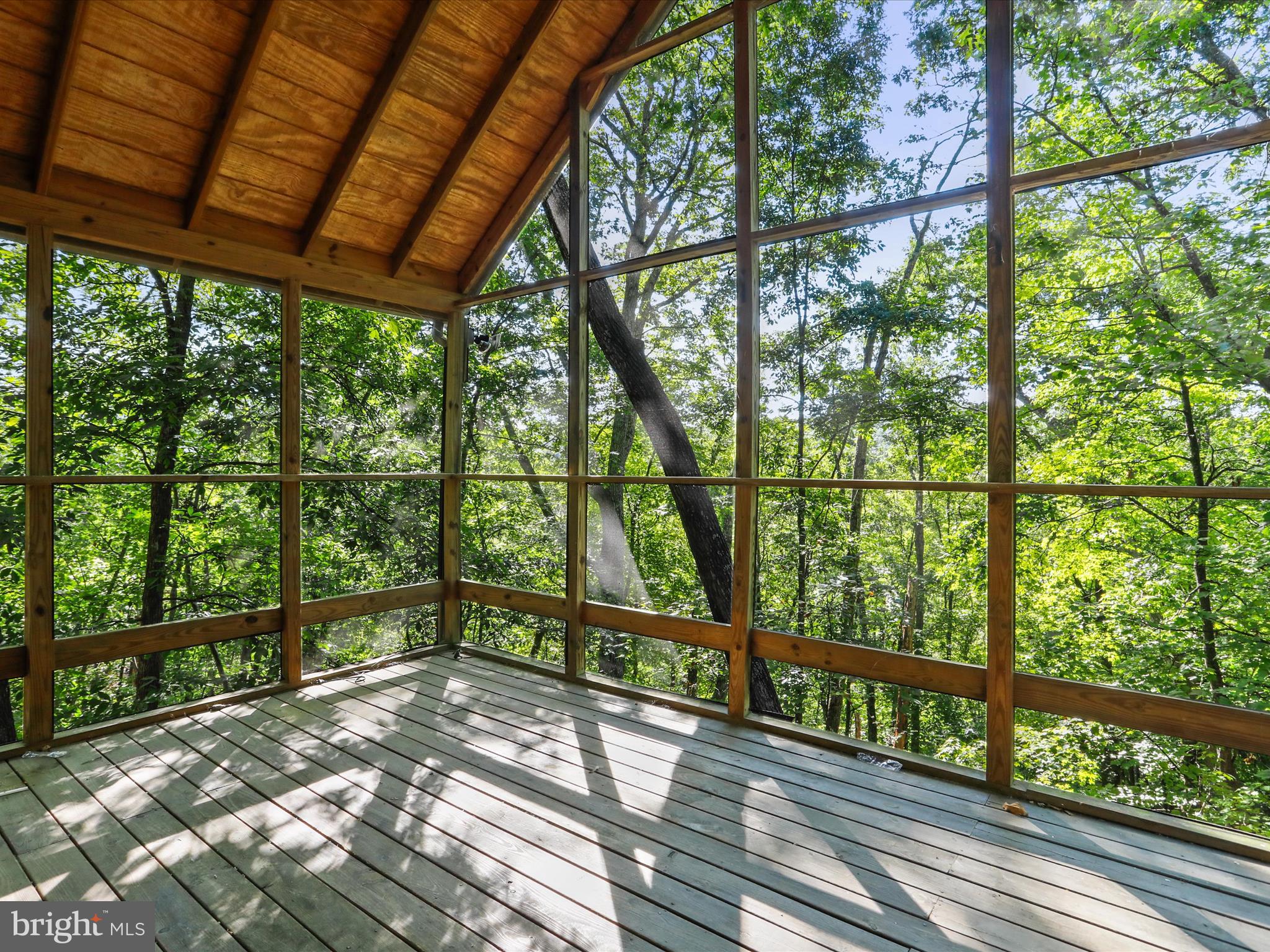 COLONIAL VILLAGE - Residential