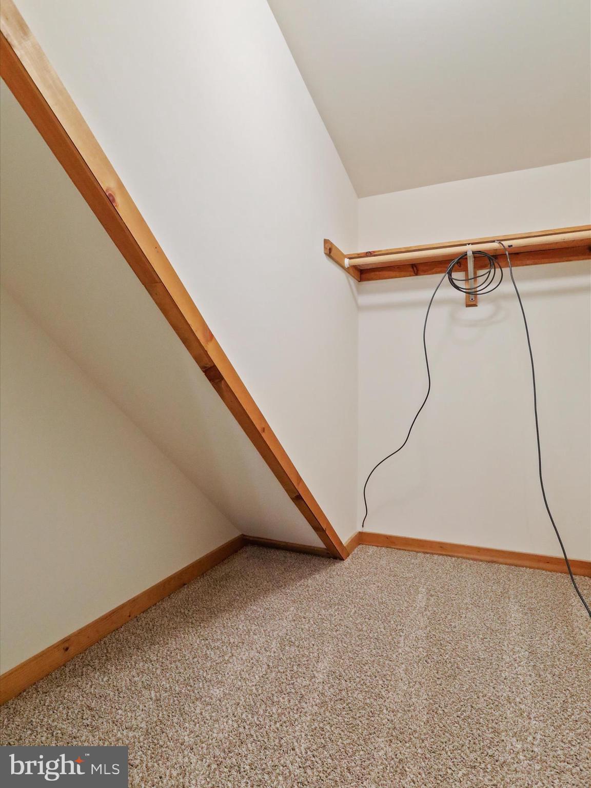 COLONIAL VILLAGE - Residential