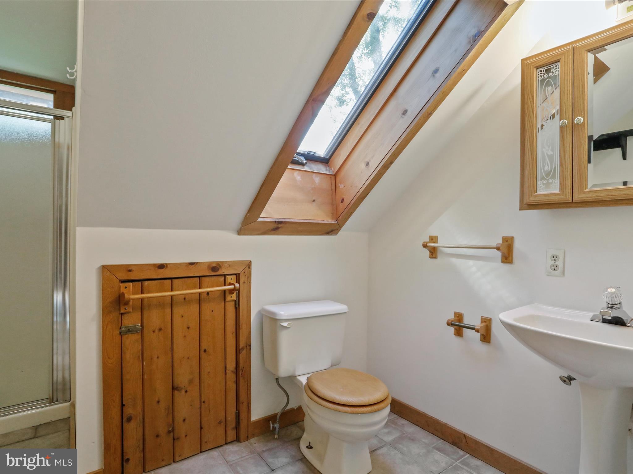 COLONIAL VILLAGE - Residential