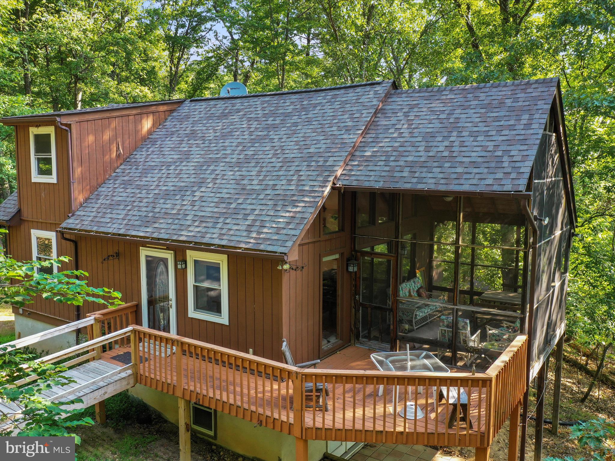 COLONIAL VILLAGE - Residential