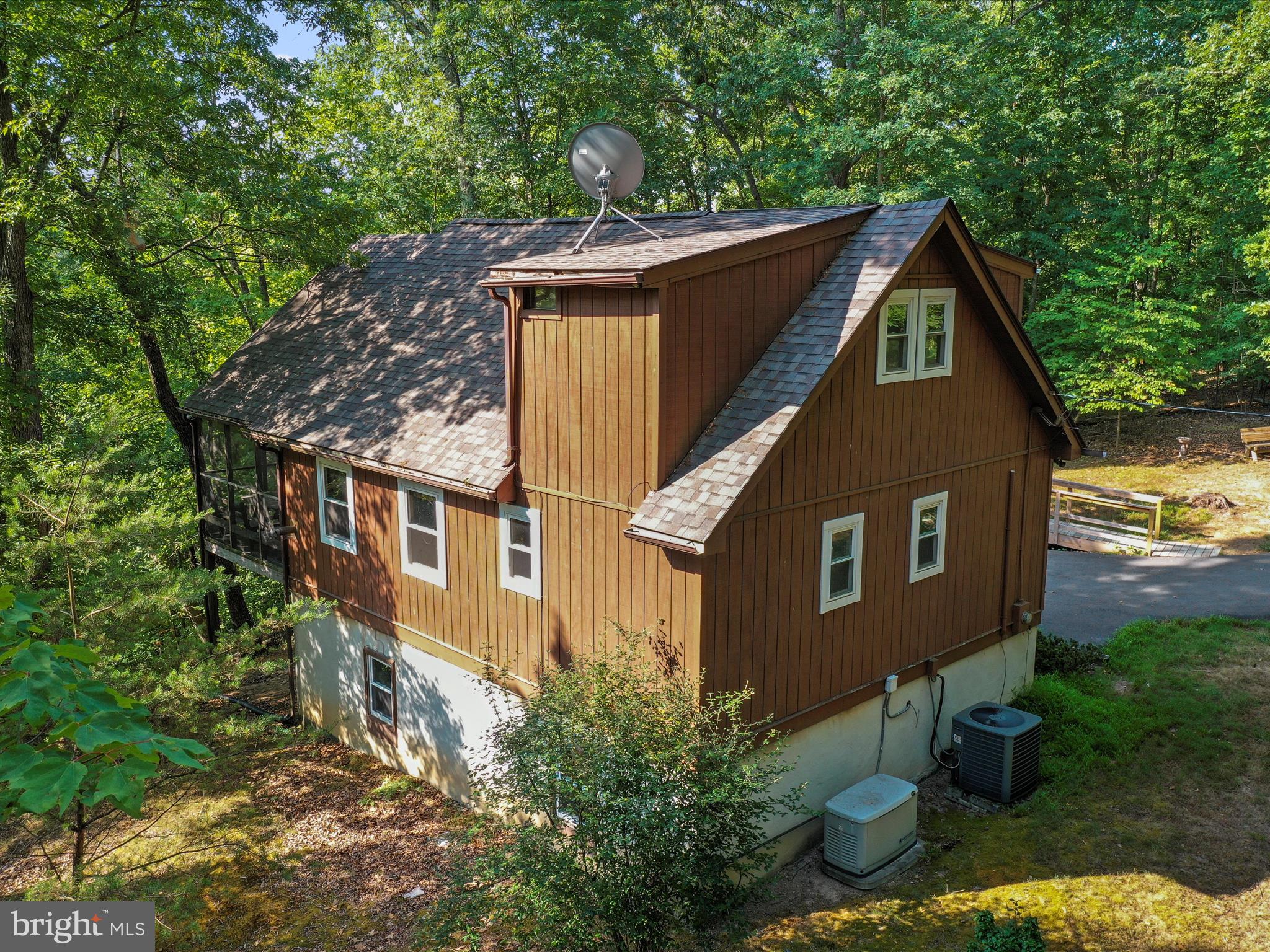 COLONIAL VILLAGE - Residential