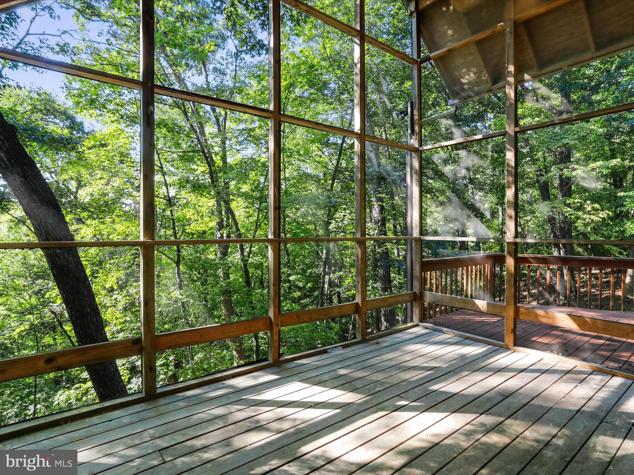 COLONIAL VILLAGE - Residential