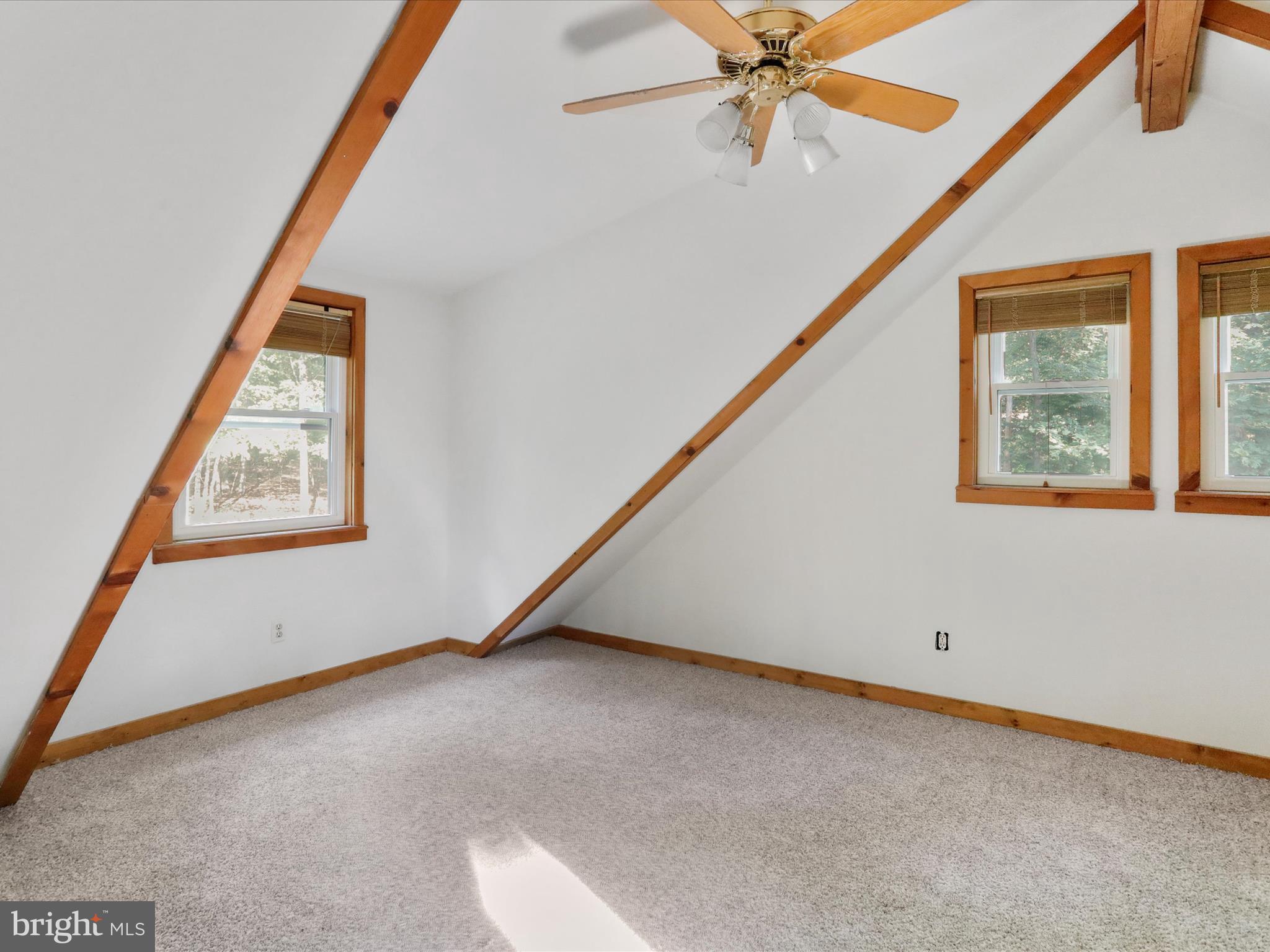 COLONIAL VILLAGE - Residential