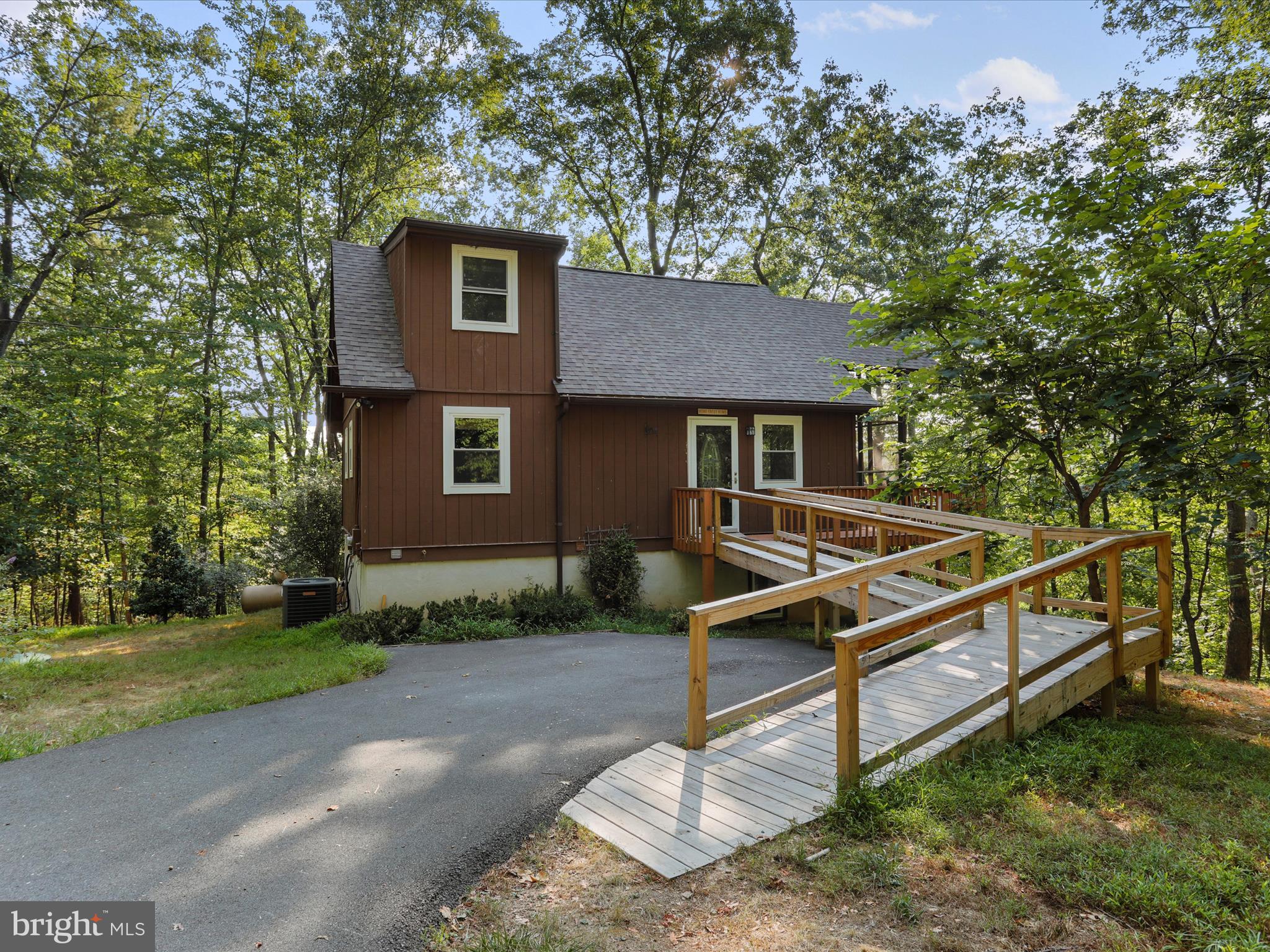 COLONIAL VILLAGE - Residential