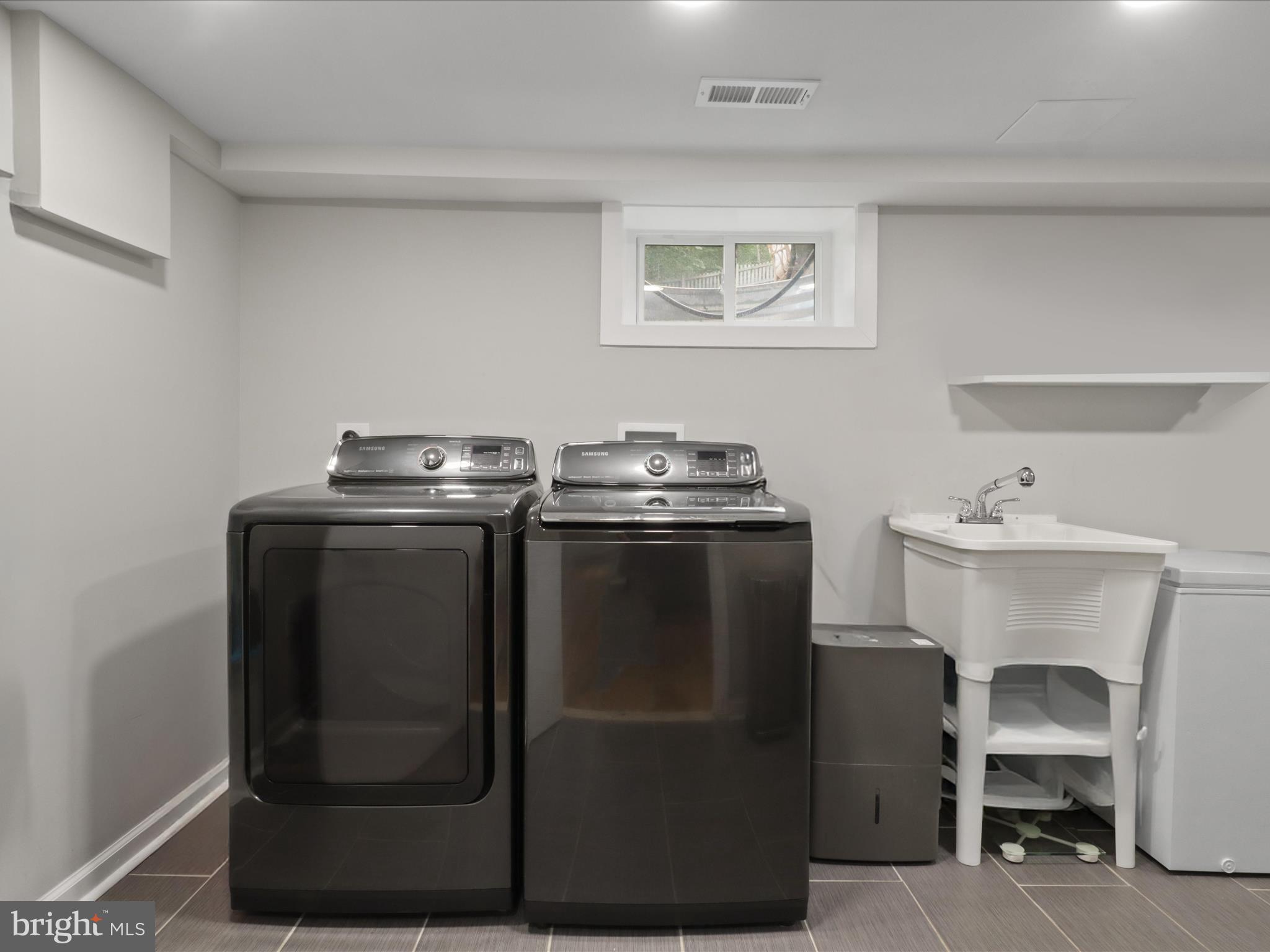 BROYHILL CREST - Residential