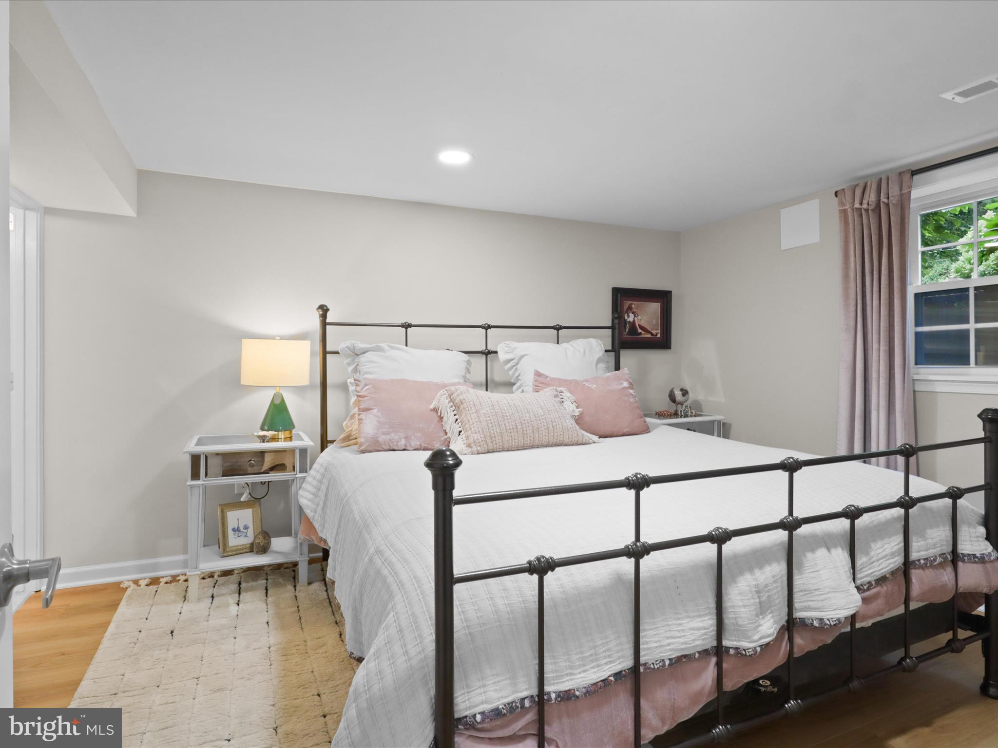 BROYHILL CREST - Residential