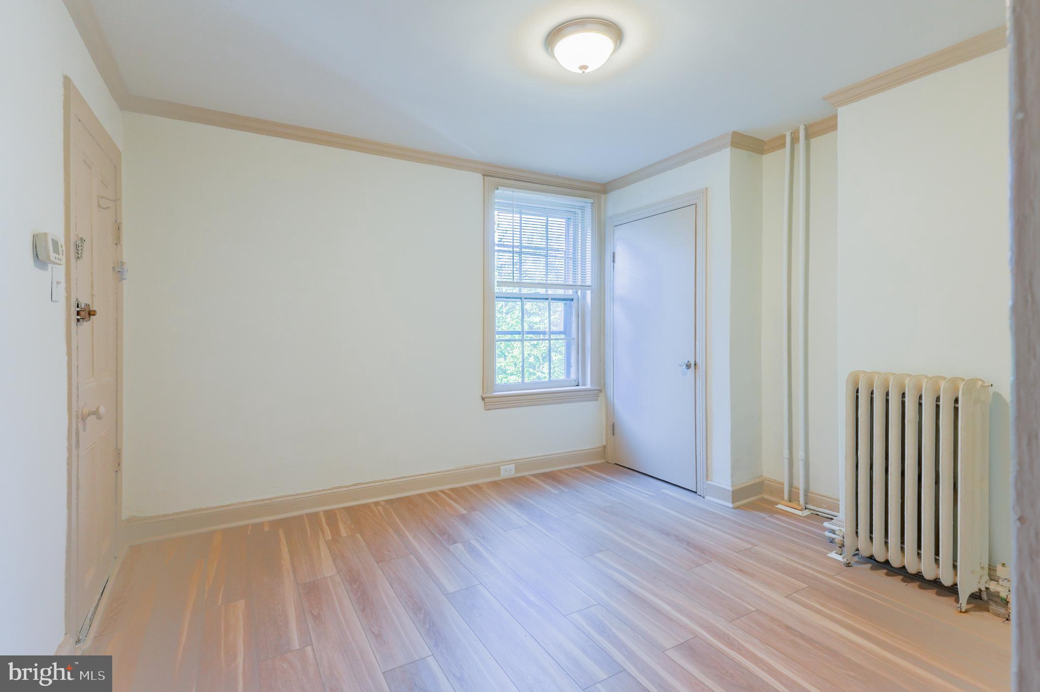 307 KINGS HIGHWAY E 4