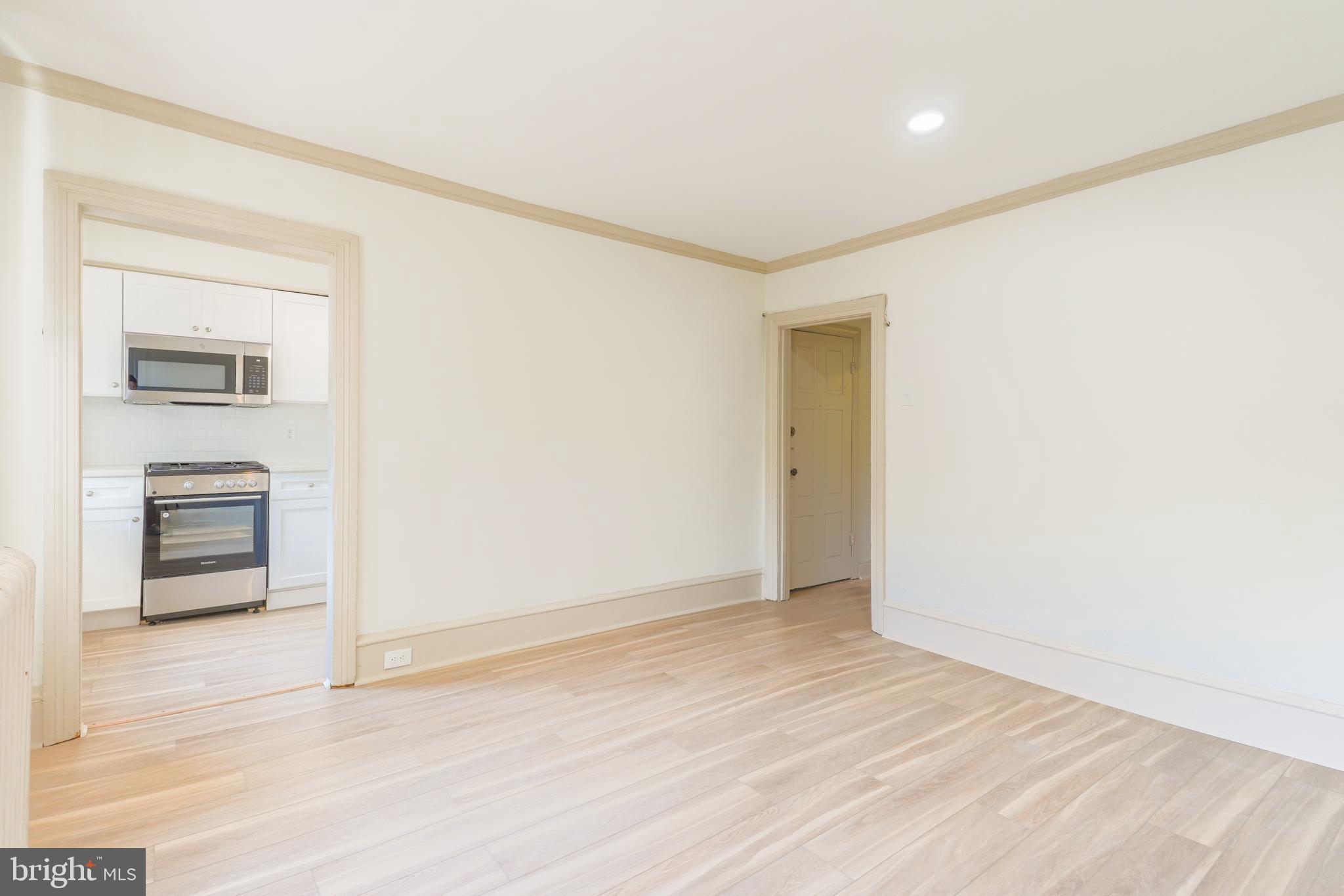 307 KINGS HIGHWAY E 4