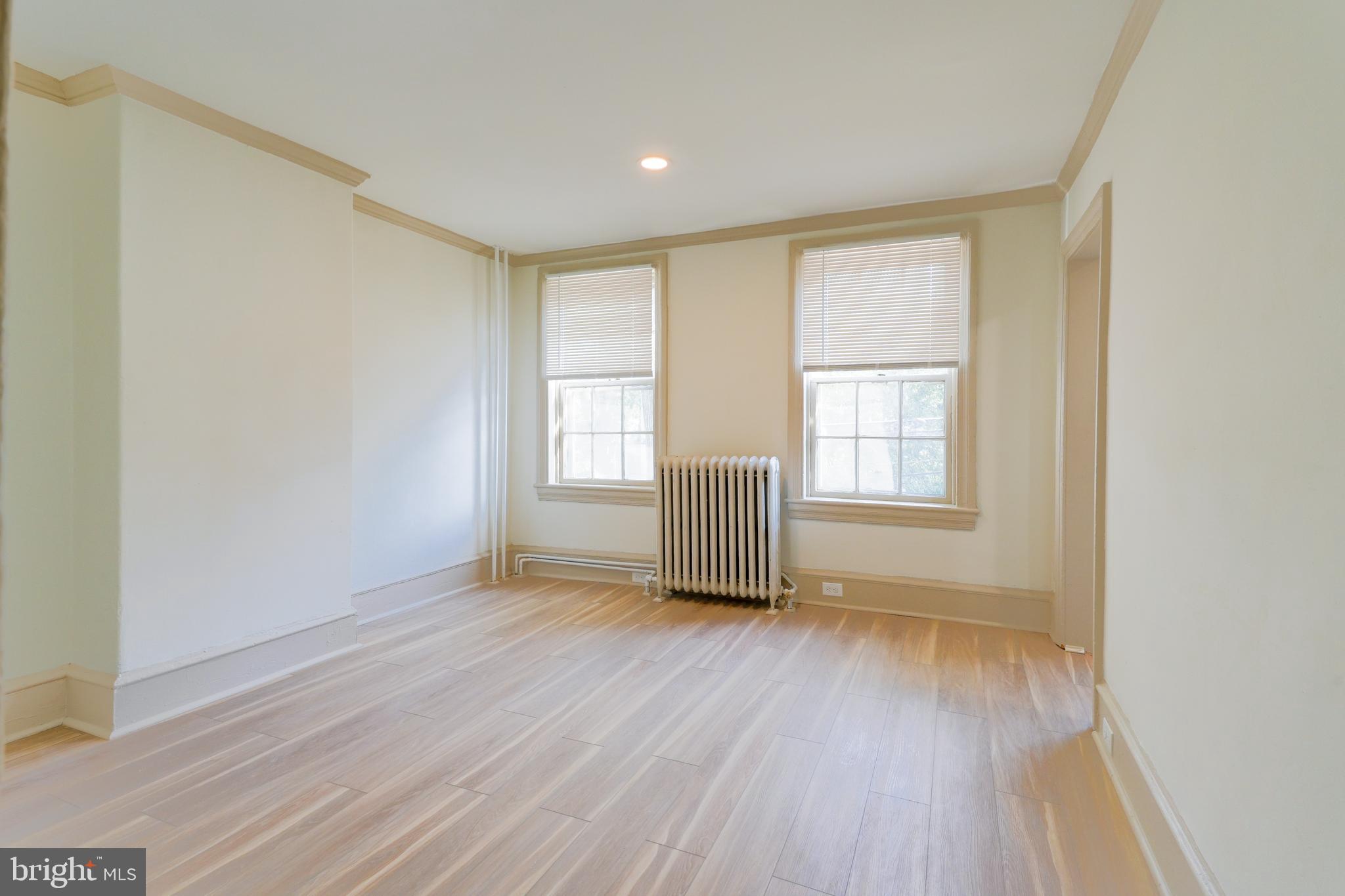 307 KINGS HIGHWAY E 4