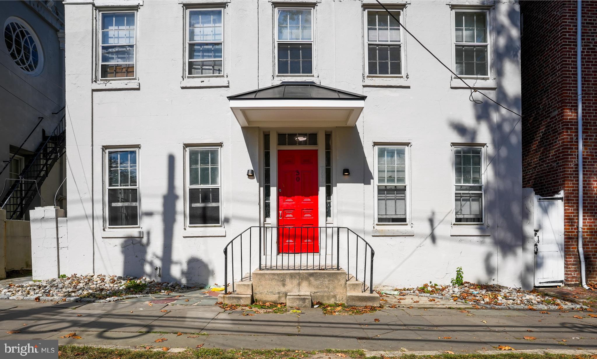 307 KINGS HIGHWAY E 4