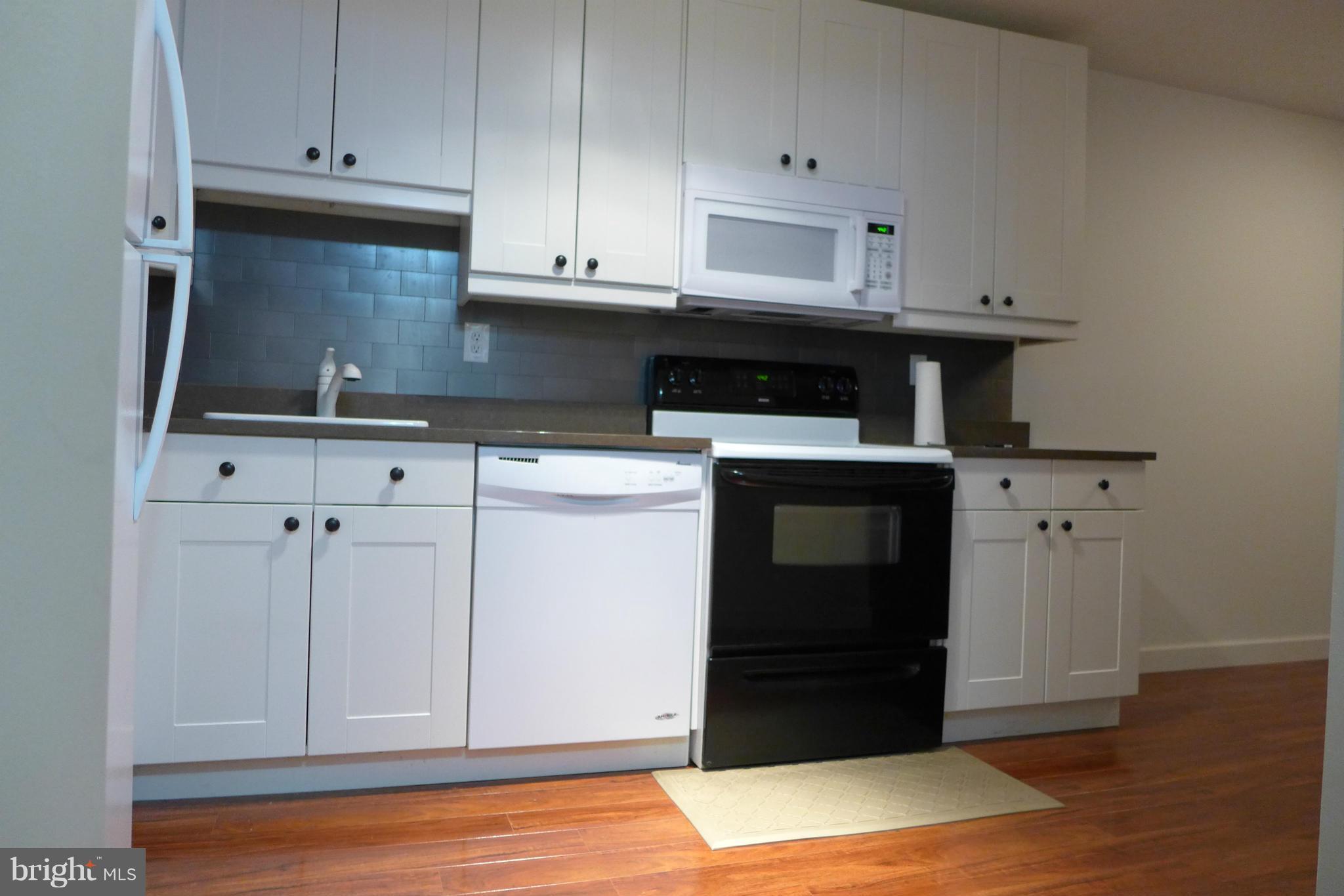 VILLAGE OF OAKLAND MILLS - Residential Lease