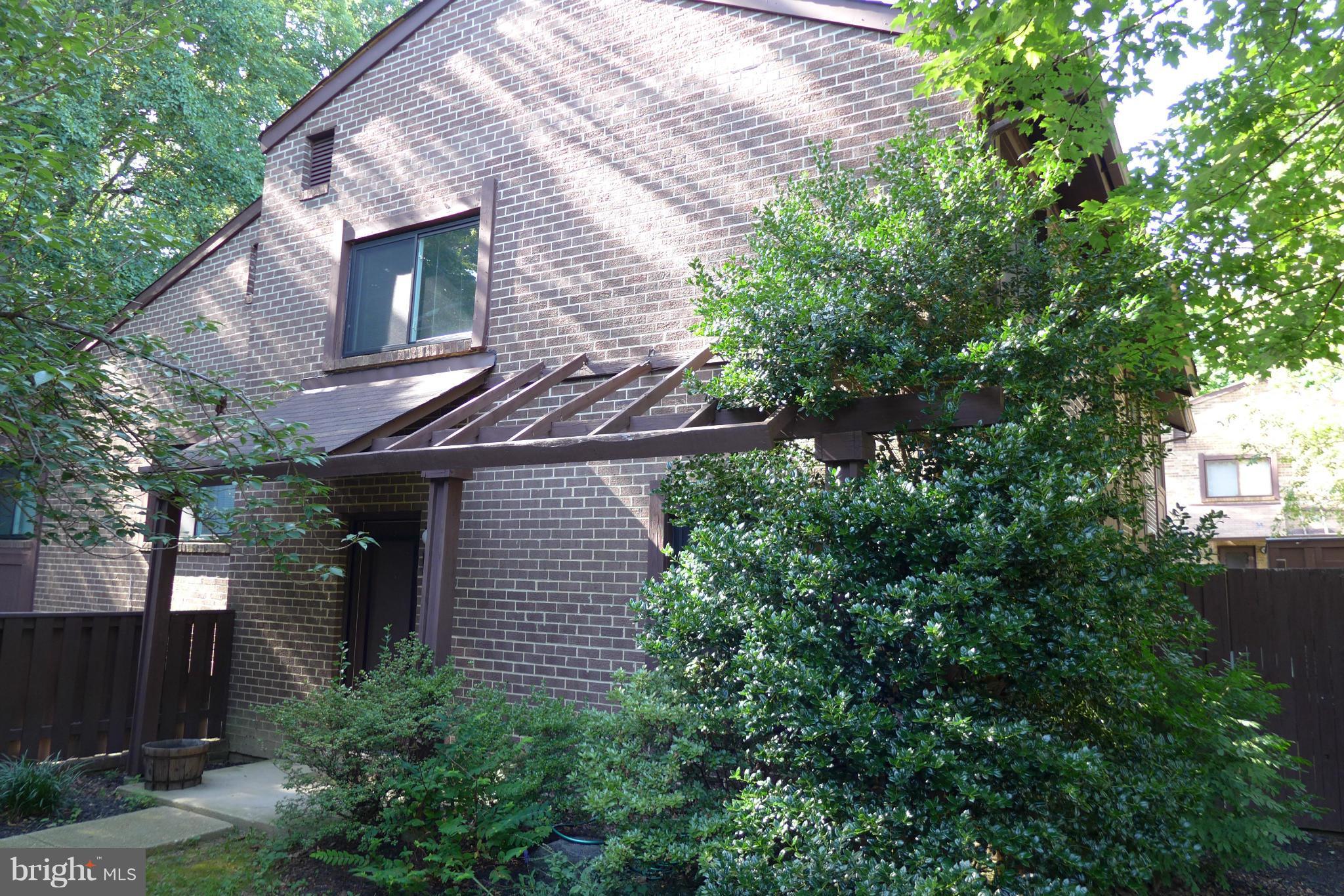 VILLAGE OF OAKLAND MILLS - Residential Lease