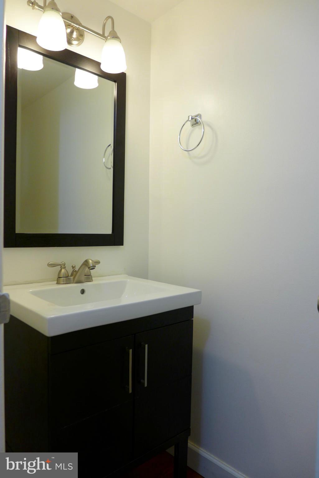 VILLAGE OF OAKLAND MILLS - Residential Lease